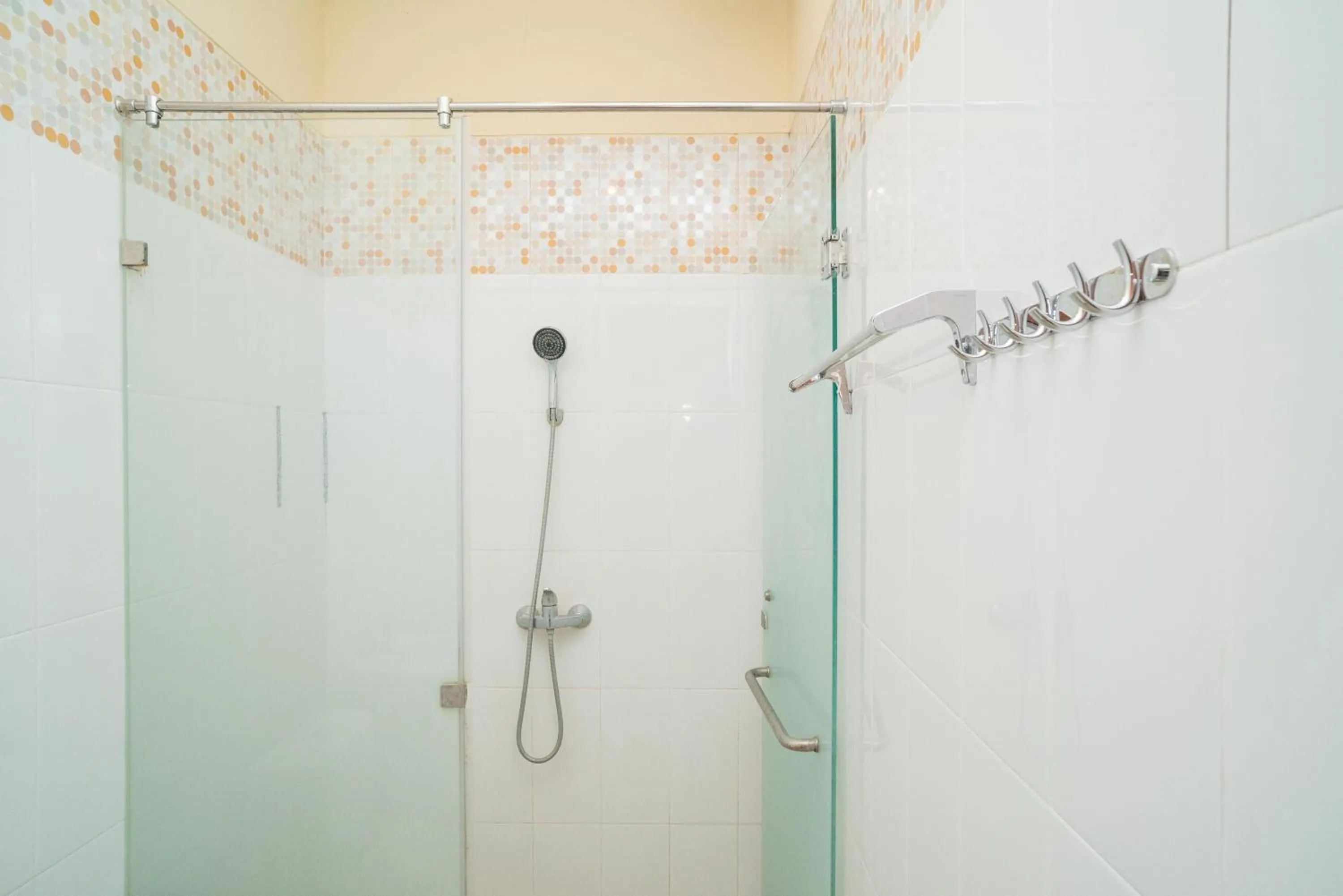 Shower in RedDoorz near ITDC Nusa Dua