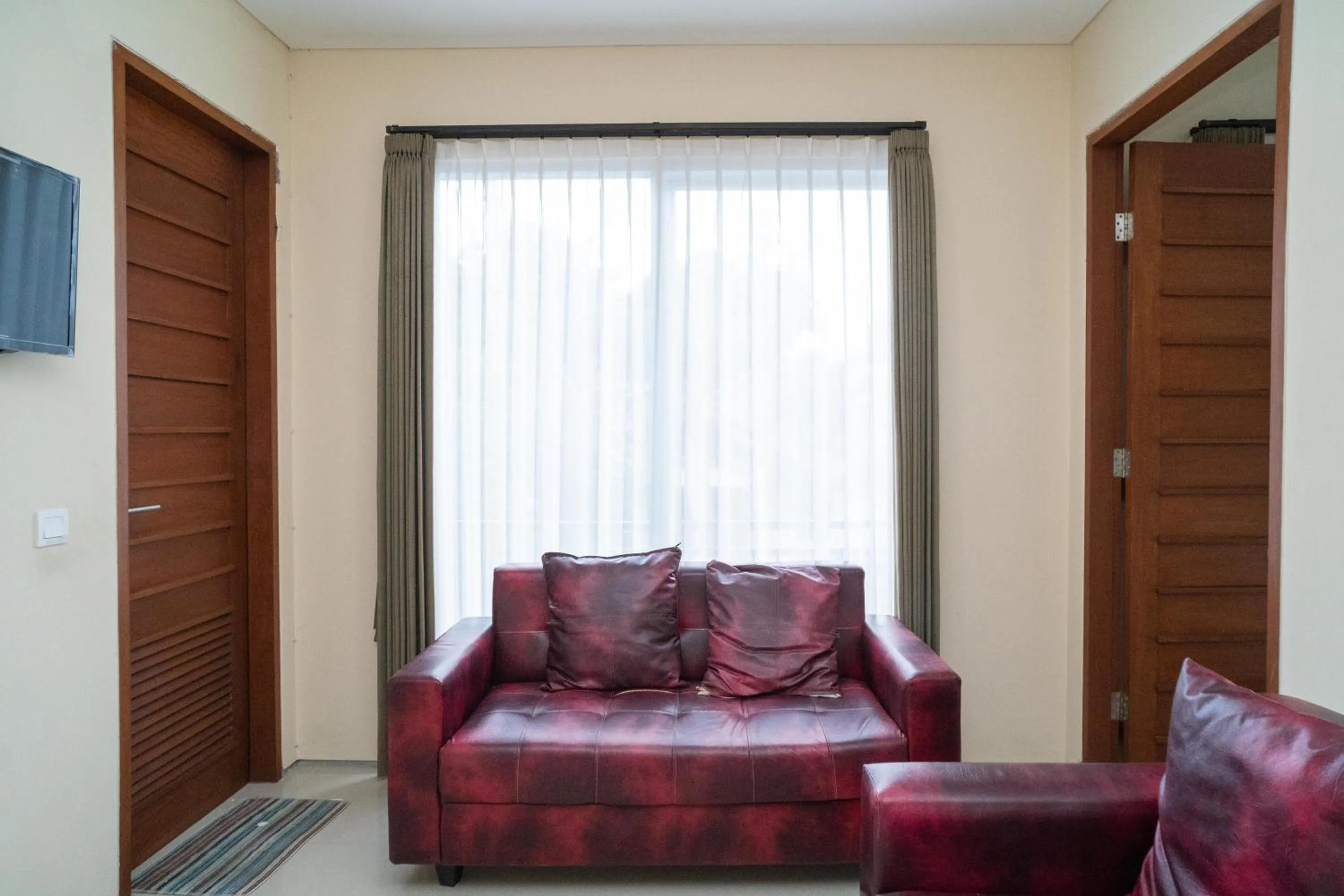 Seating area in RedDoorz near ITDC Nusa Dua