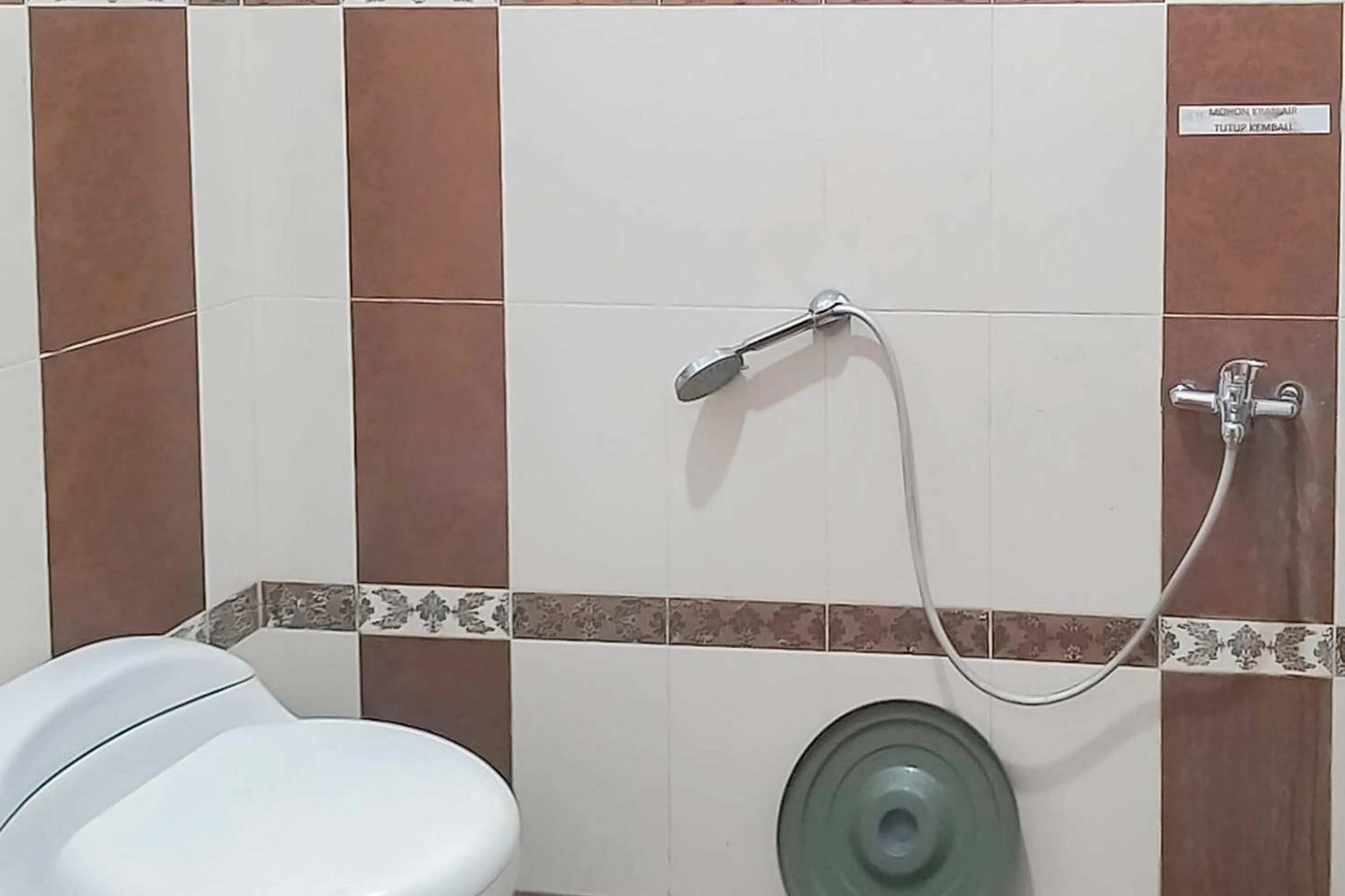 Bathroom in Angel Guest House Lembang RedPartner