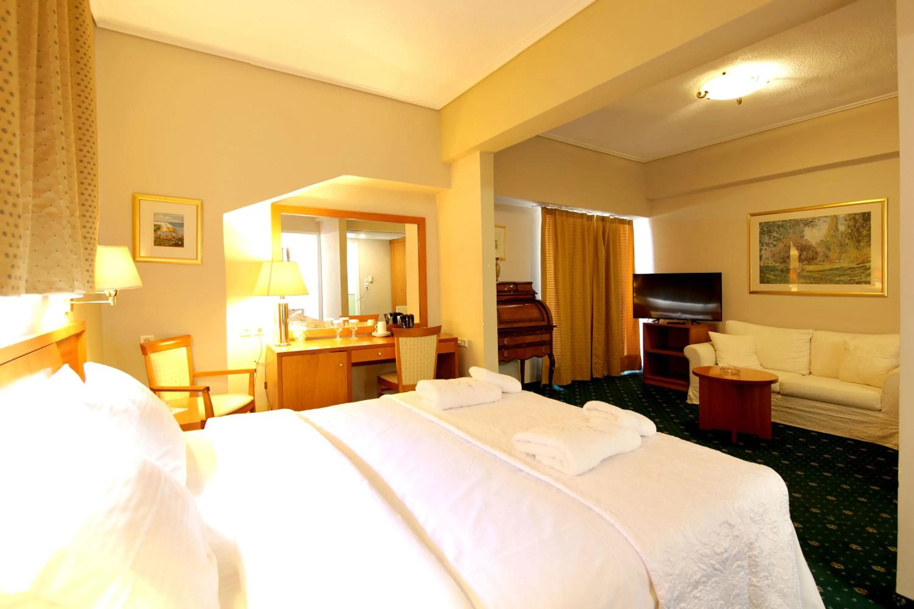 Photo of the whole room, Bed in Hotel Philippos Livadeia