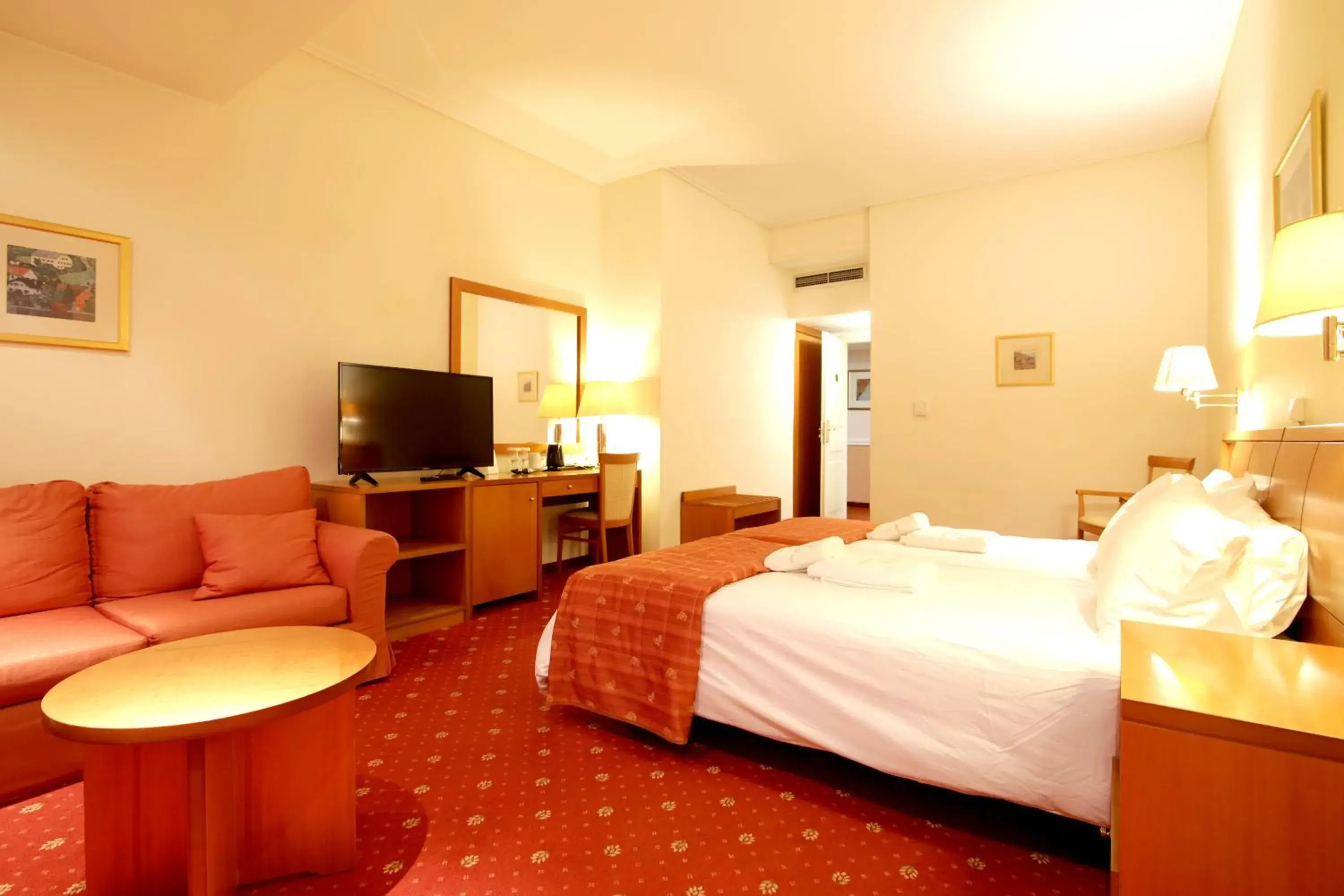 Deluxe Family Room in Hotel Philippos Livadeia Deluxe Family Room in Hotel Philippos Livadeia