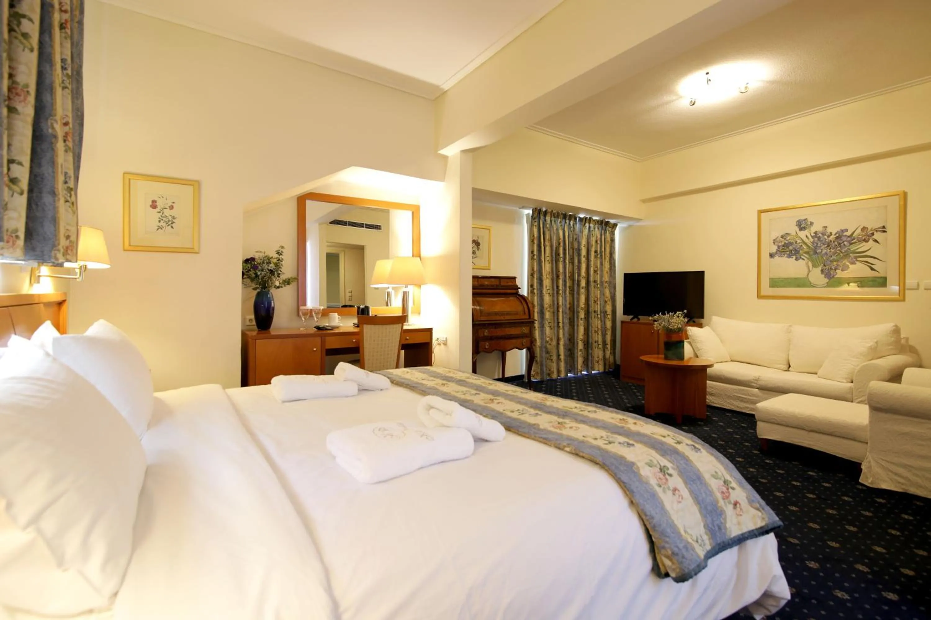 Photo of the whole room, Bed in Hotel Philippos Livadeia