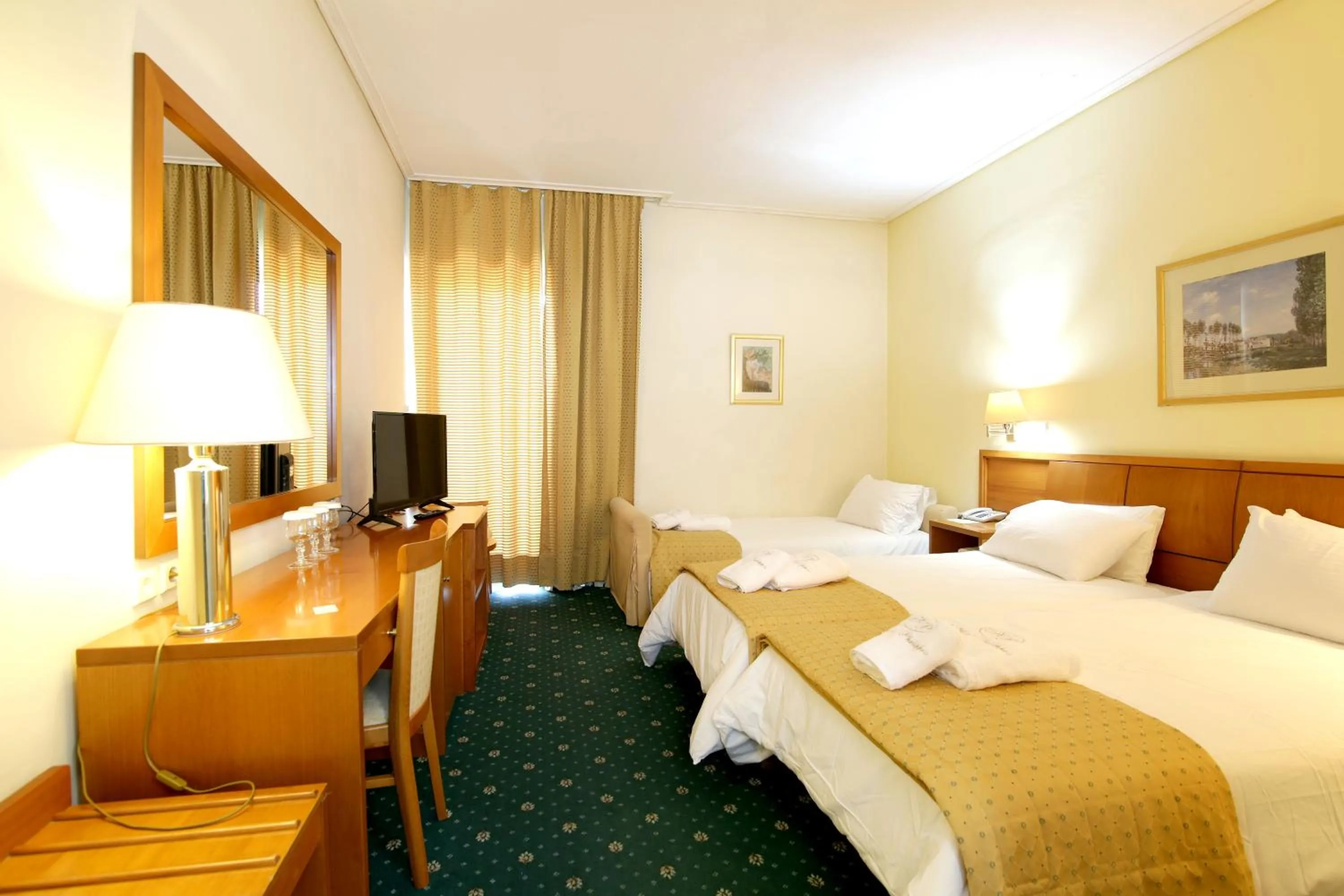 Photo of the whole room, Bed in Hotel Philippos Livadeia