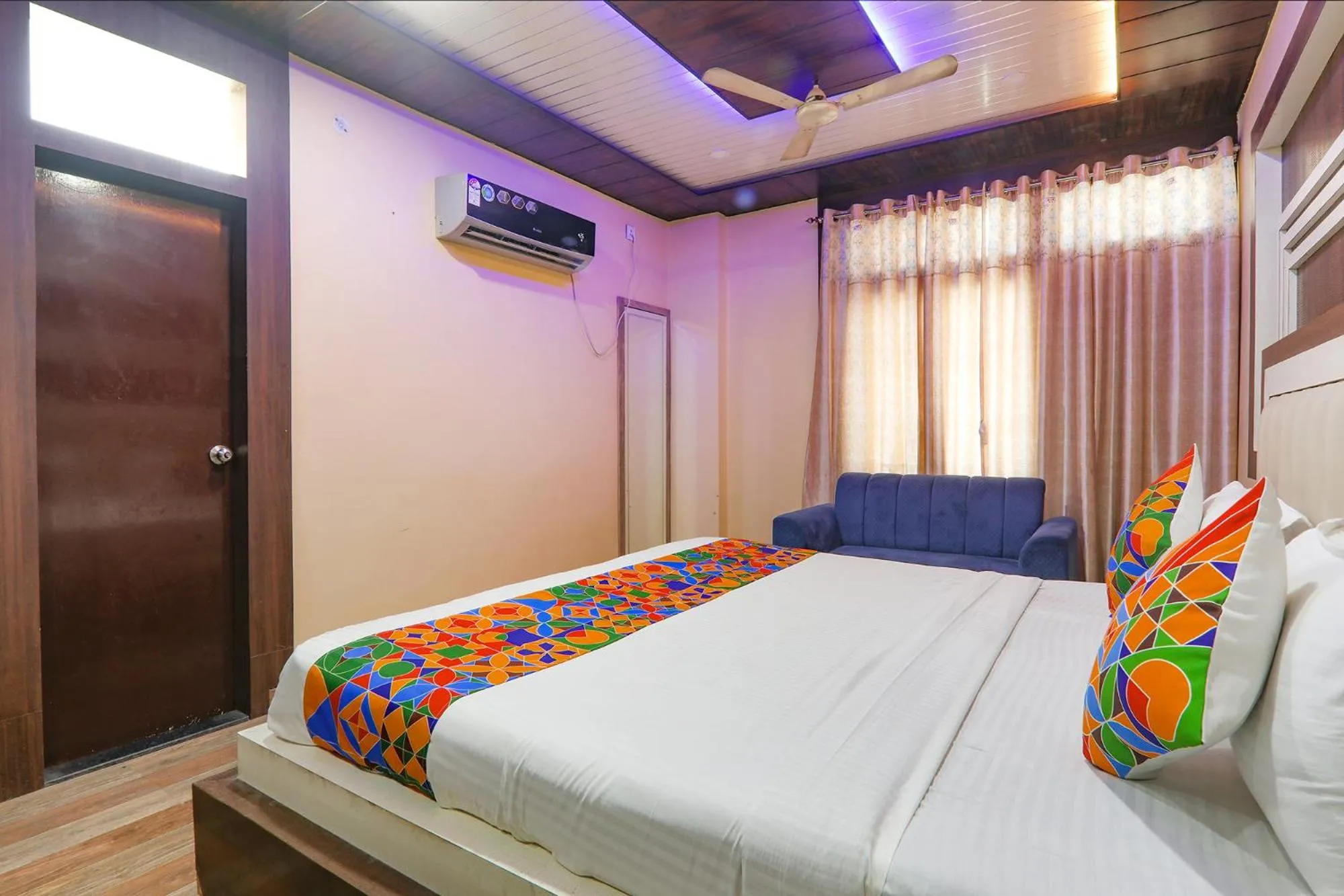 Photo of the whole room in FabHotel Saumendra