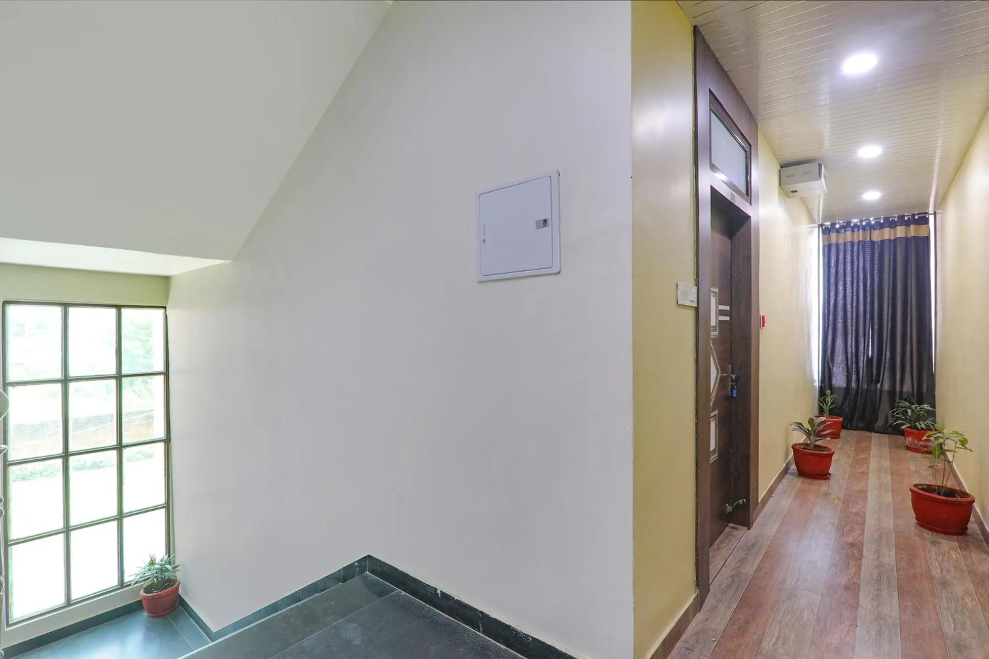 Lobby or reception in FabHotel Saumendra