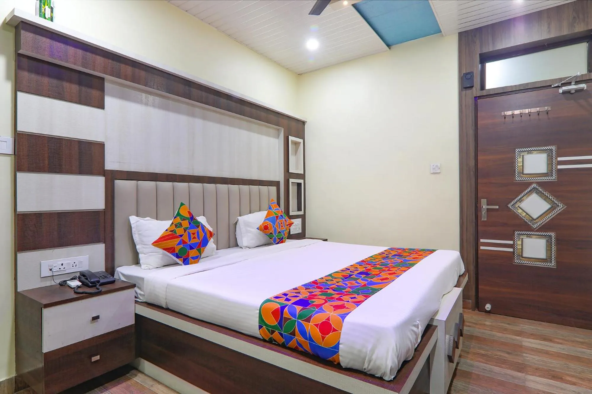 Photo of the whole room in FabHotel Saumendra