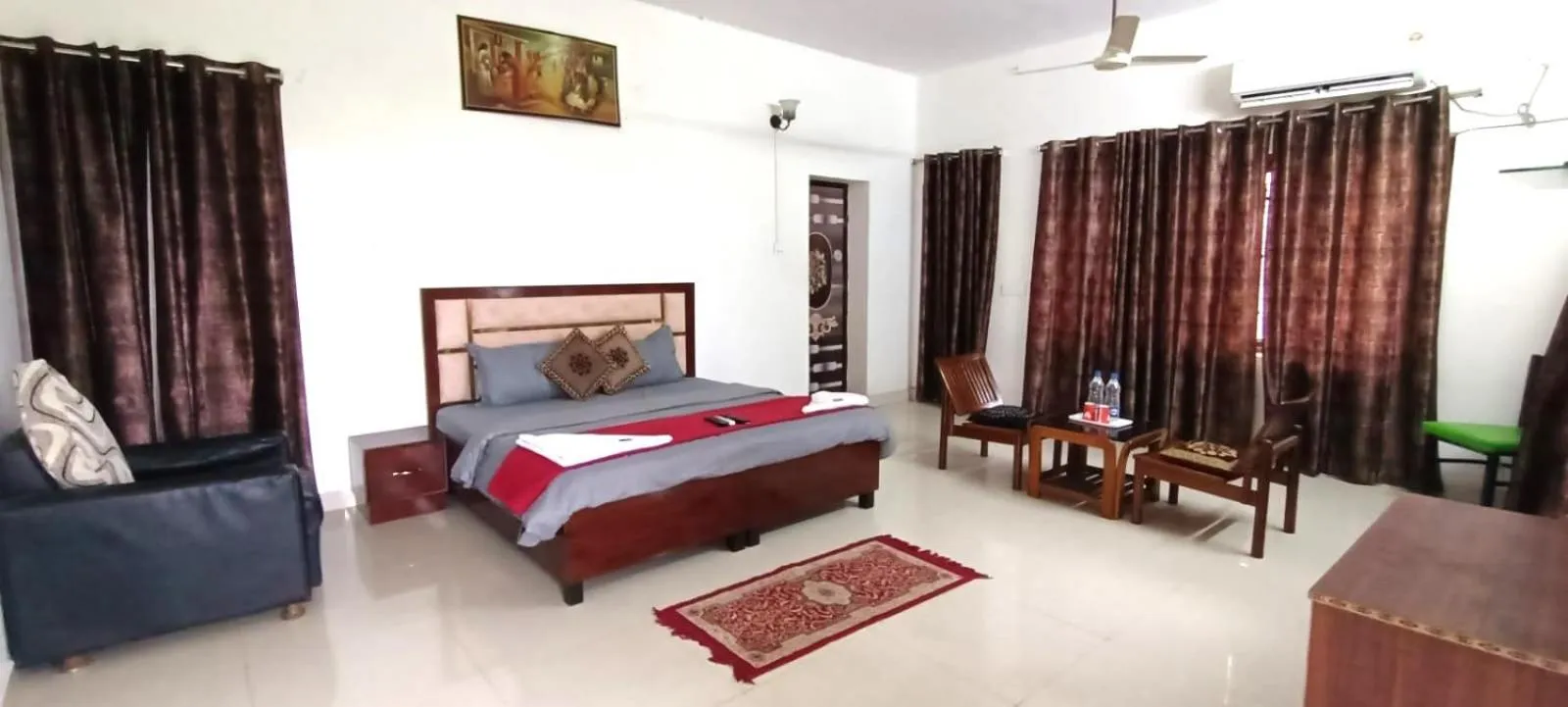 Bed in Zora Park Luxury Rooms