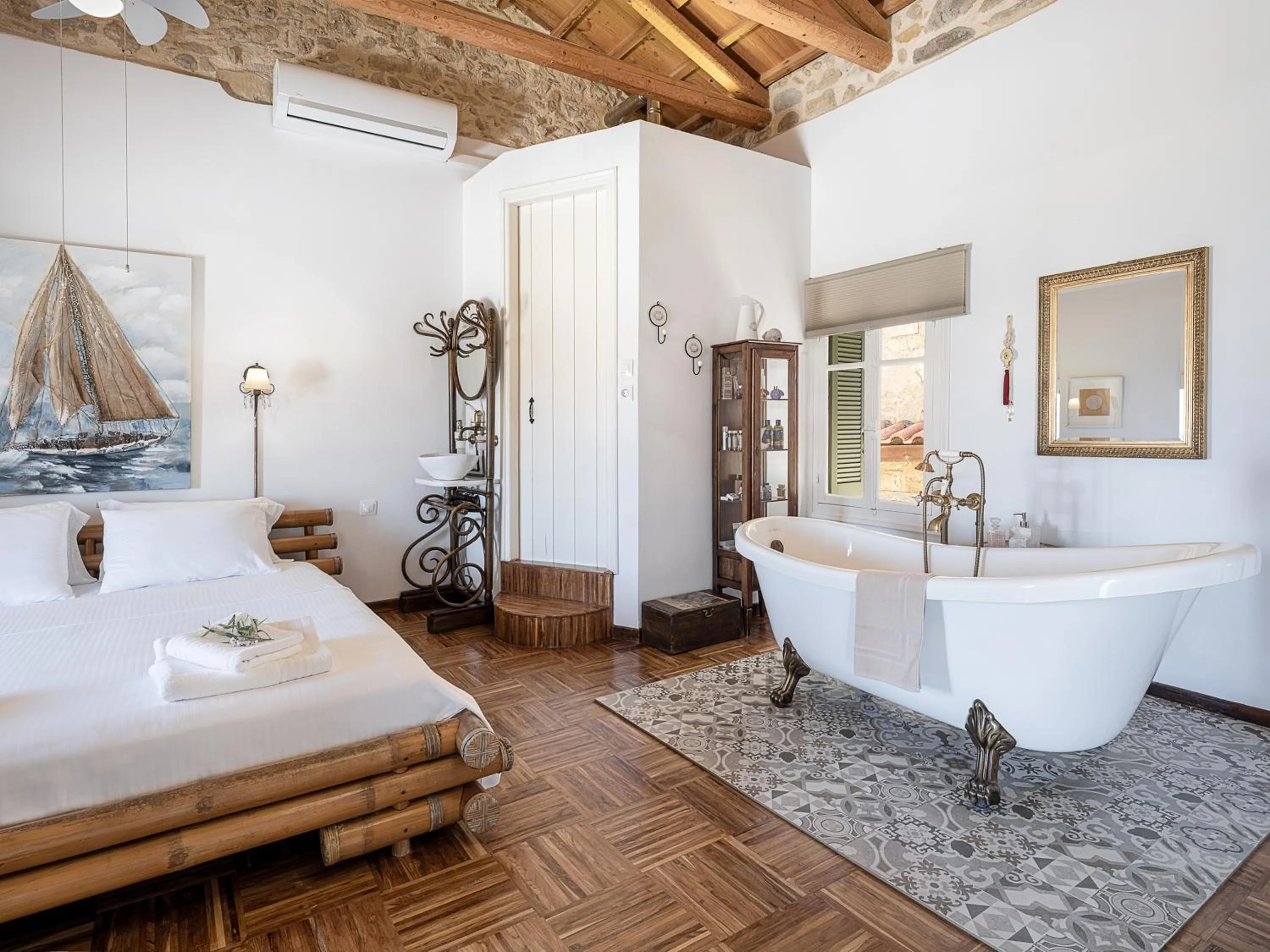 Photo of the whole room, Bed in Ondathaki Pirgos