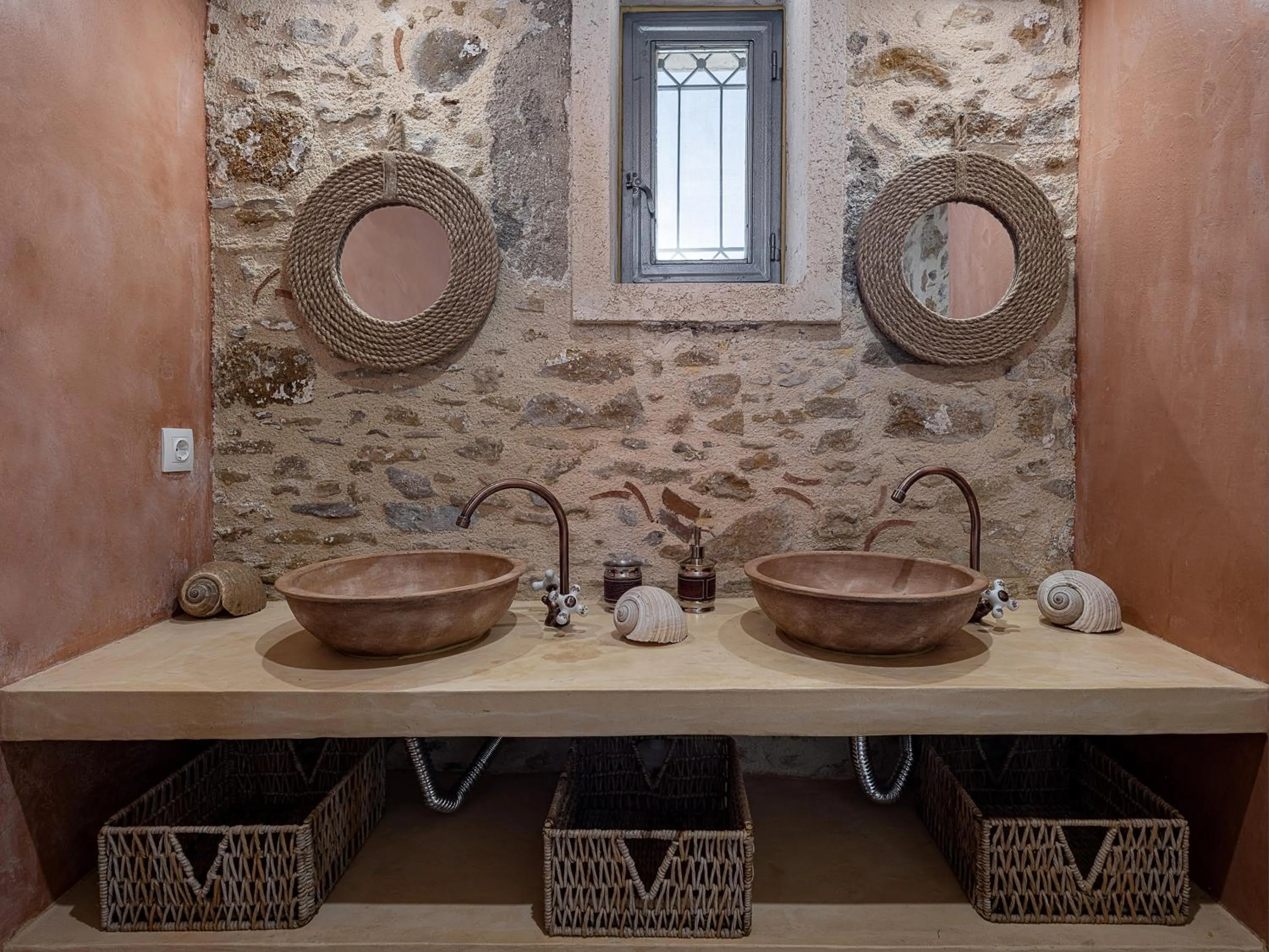 Bathroom in Ondathaki Pirgos