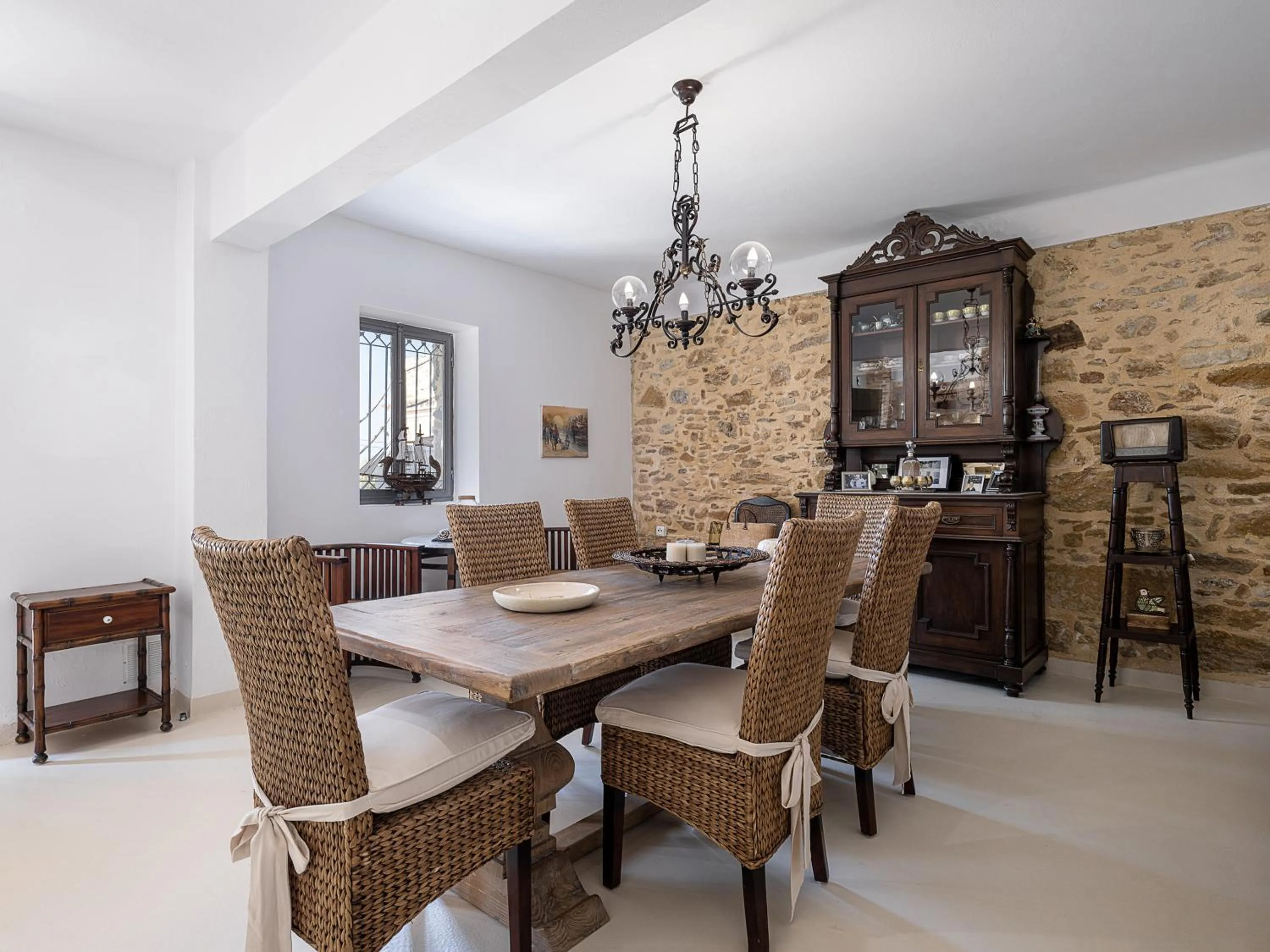 Seating area in Ondathaki Pirgos