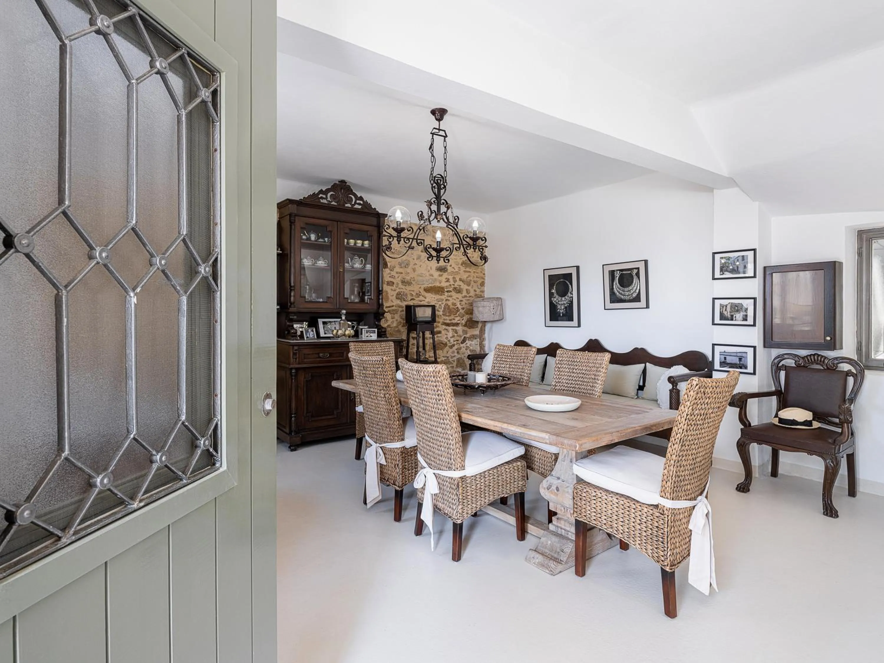 Seating area in Ondathaki Pirgos