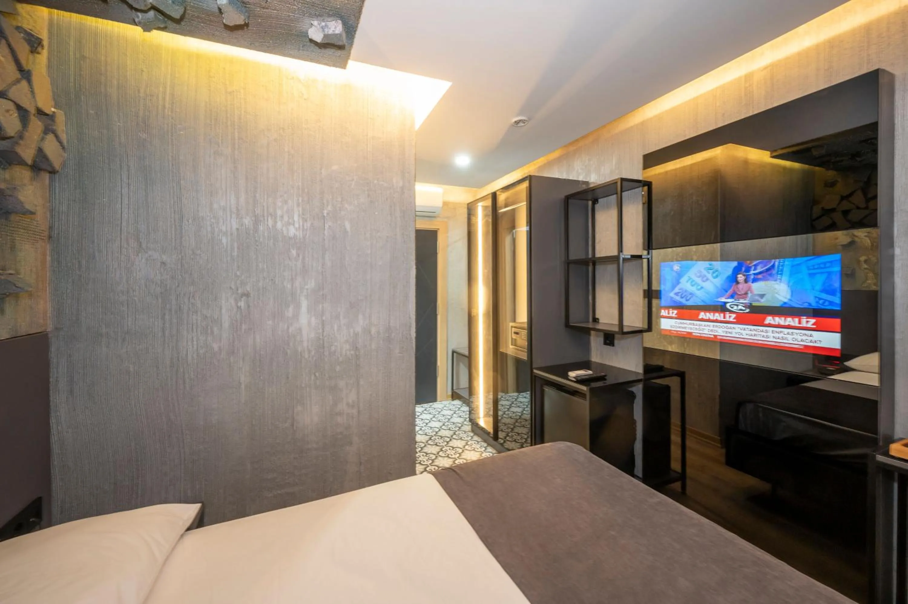 Photo of the whole room, Bed in Continental Airport Hotel