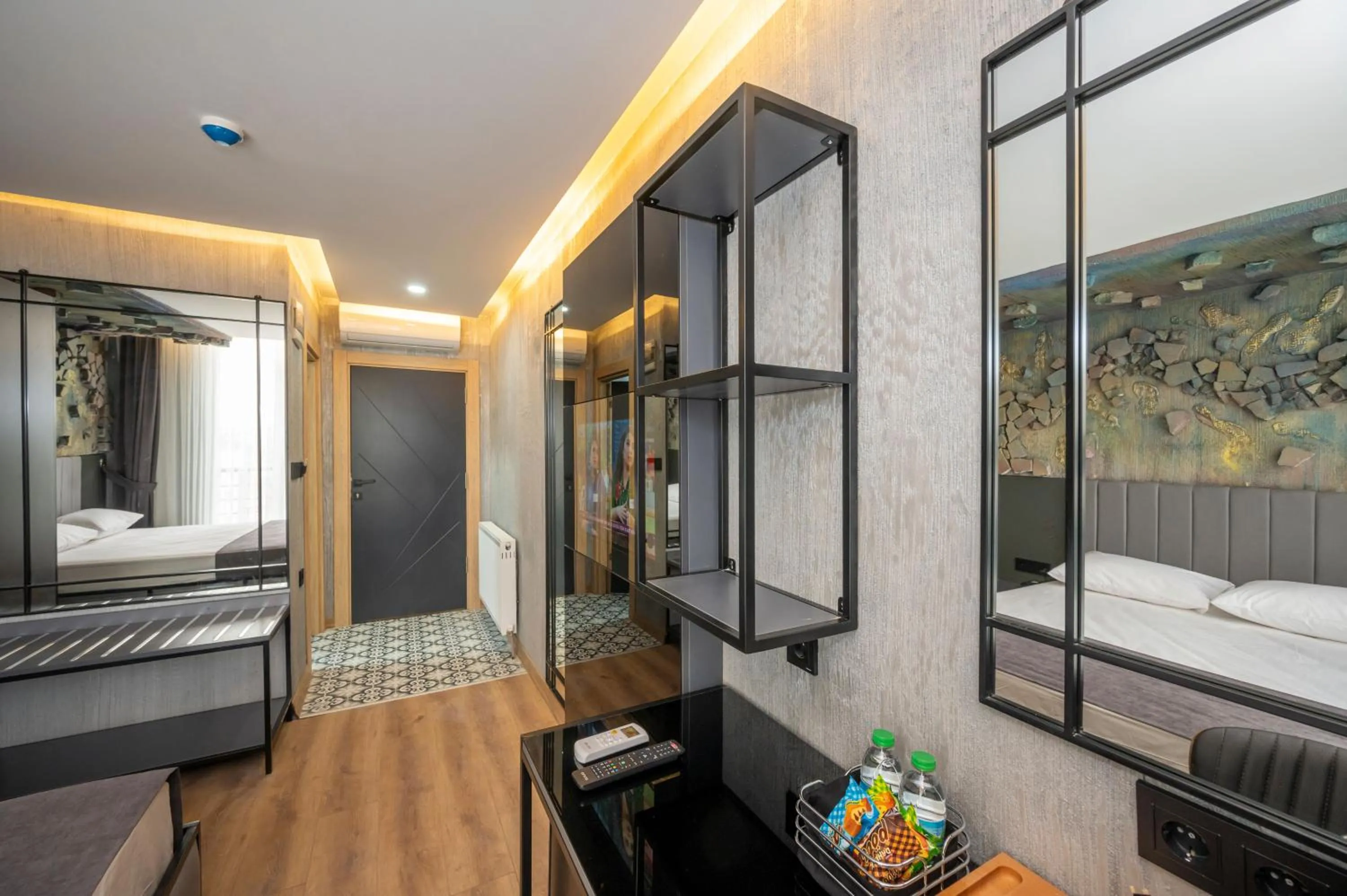 Photo of the whole room, Bed in Continental Airport Hotel