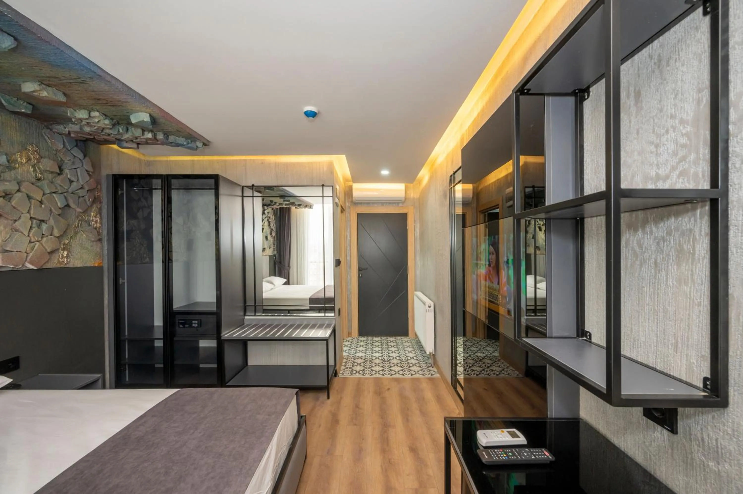 Photo of the whole room, Bed in Continental Airport Hotel