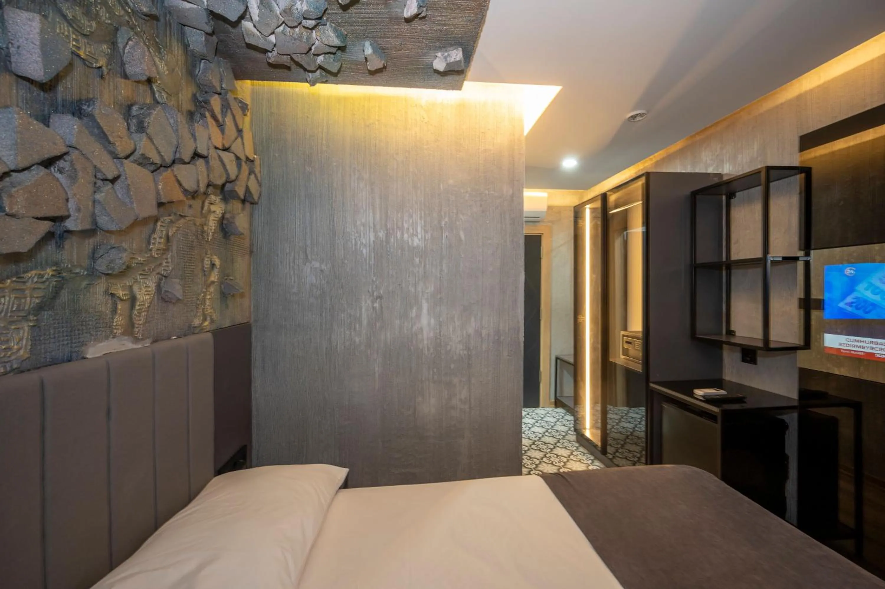 Photo of the whole room, Bed in Continental Airport Hotel