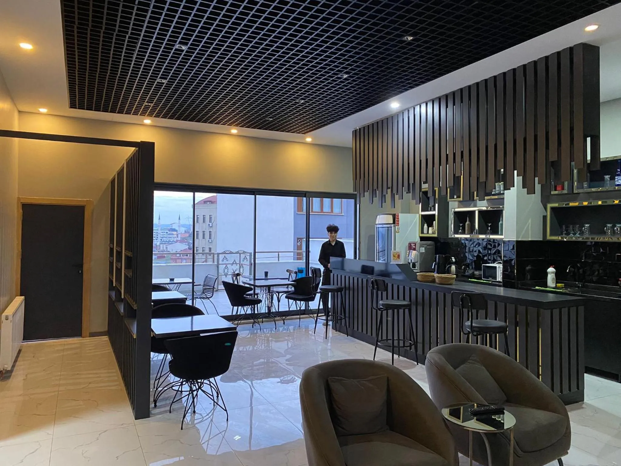 Restaurant/places to eat in Continental Airport Hotel