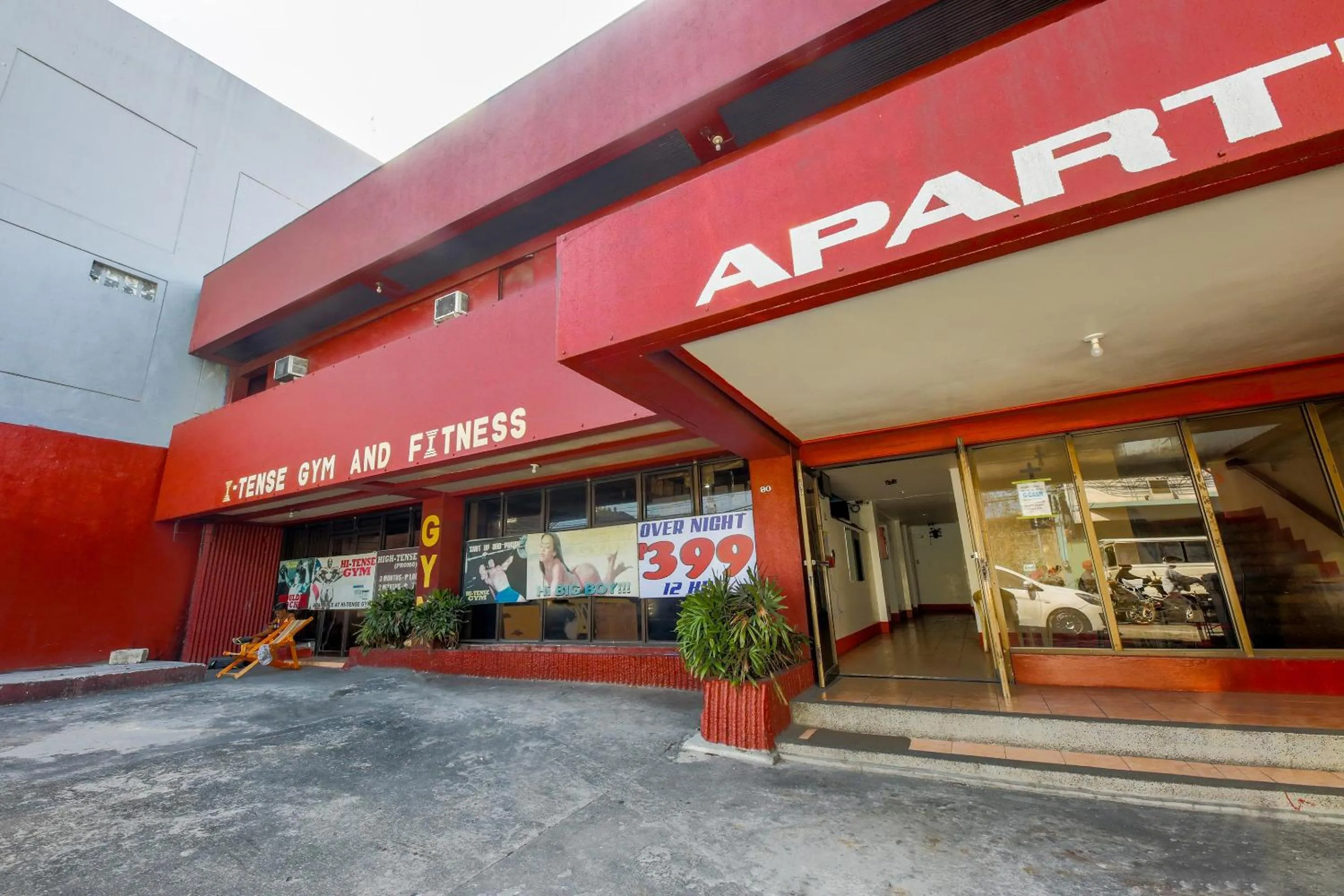 Facade/entrance in Busline Apartelle