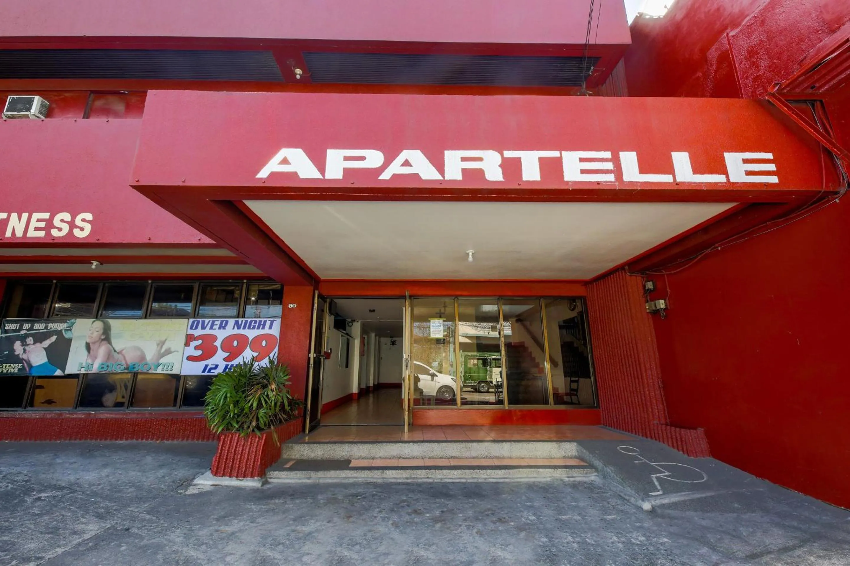 Facade/entrance in Busline Apartelle