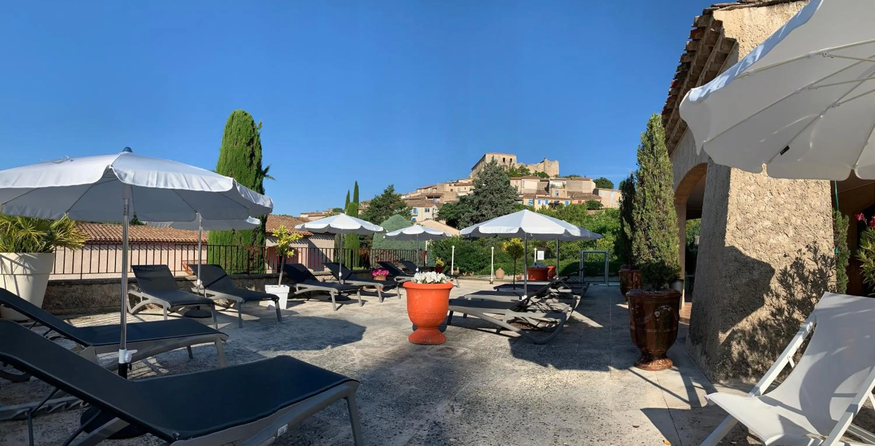Swimming pool in Le Mas de l'Orangerie 3 etoiles
