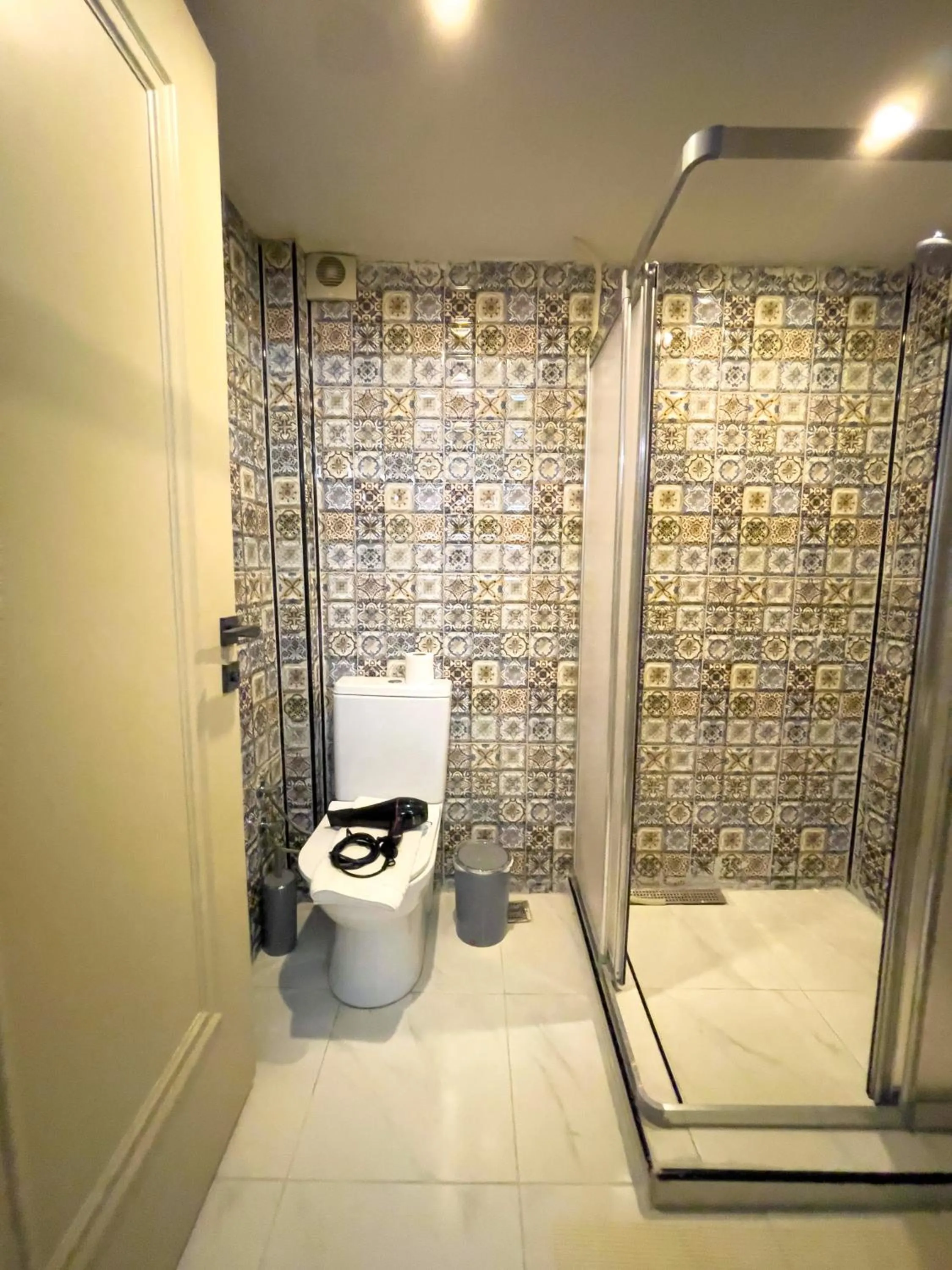 Shower in Lumina Boutique Hotel