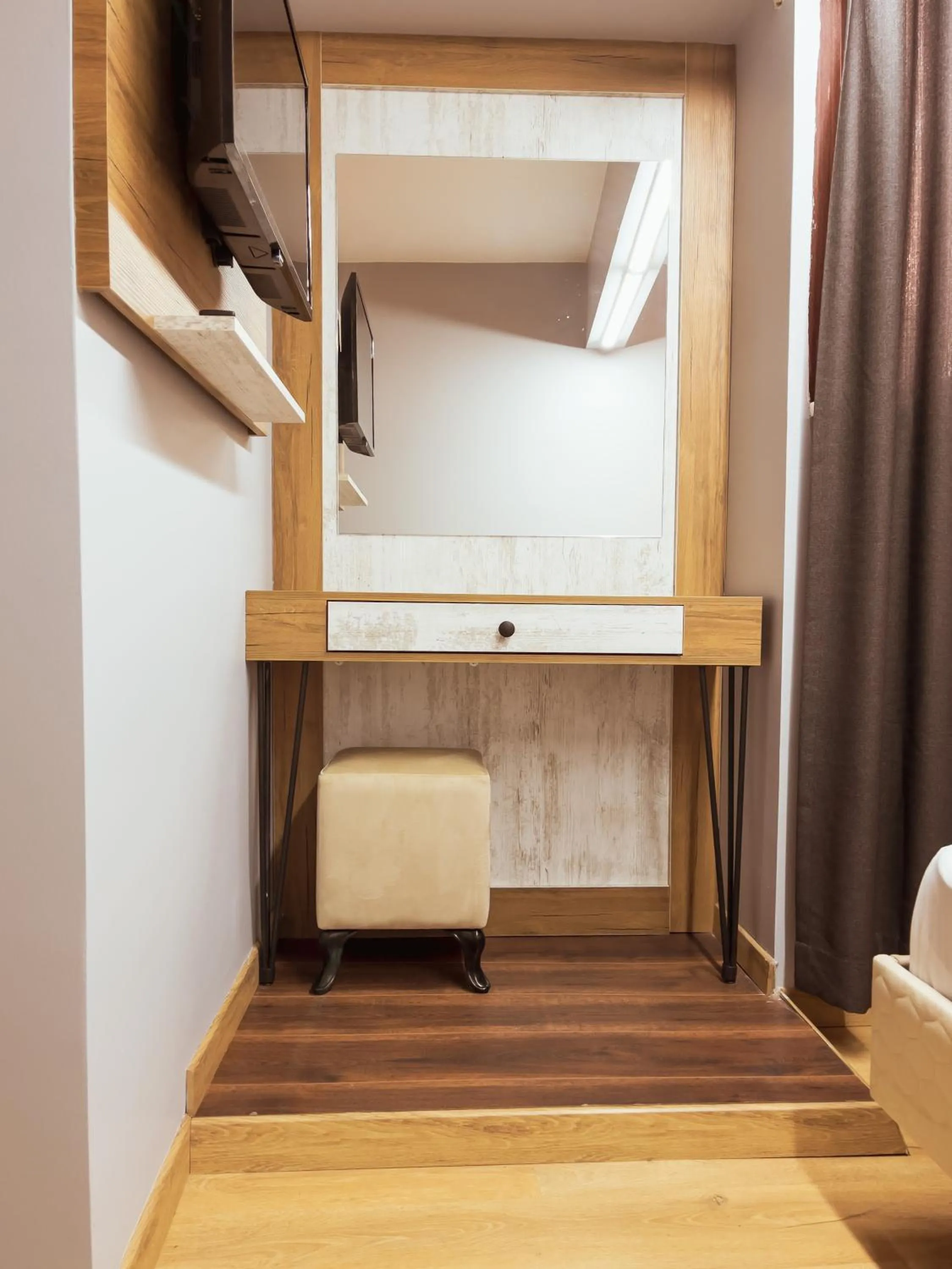 TV and multimedia in Lumina Boutique Hotel