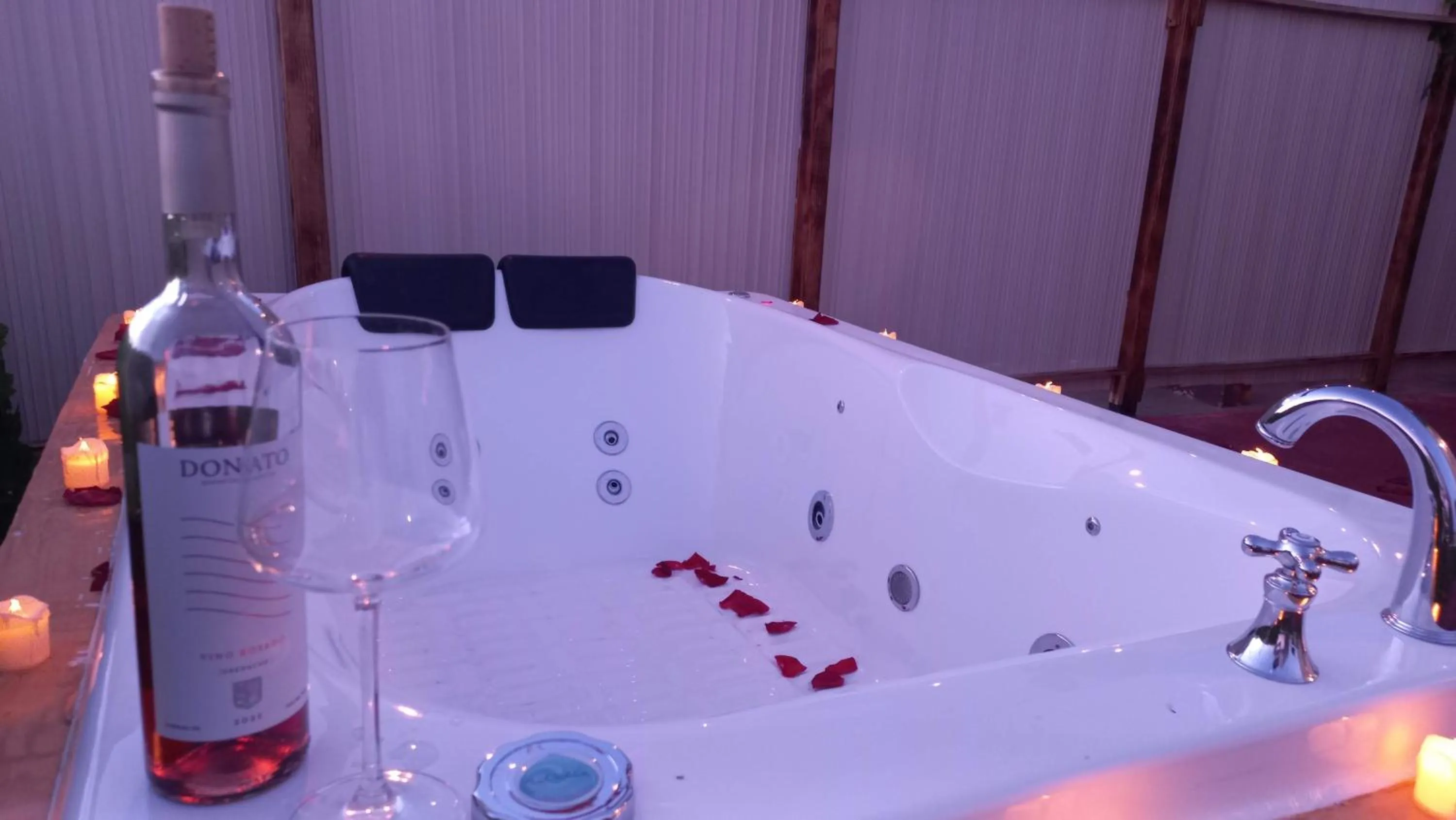 Hot Tub in Hotel Peña Florencia