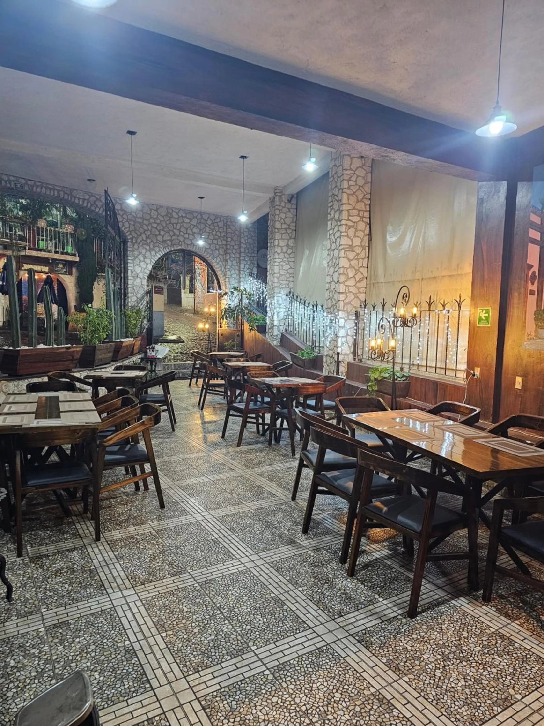 Restaurant/places to eat in Hotel Peña Florencia