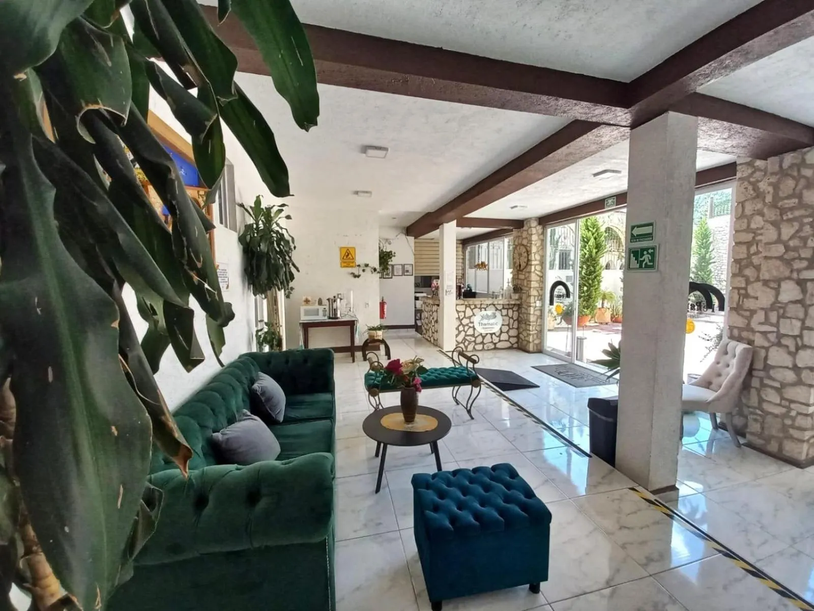 Living room in Hotel Peña Florencia