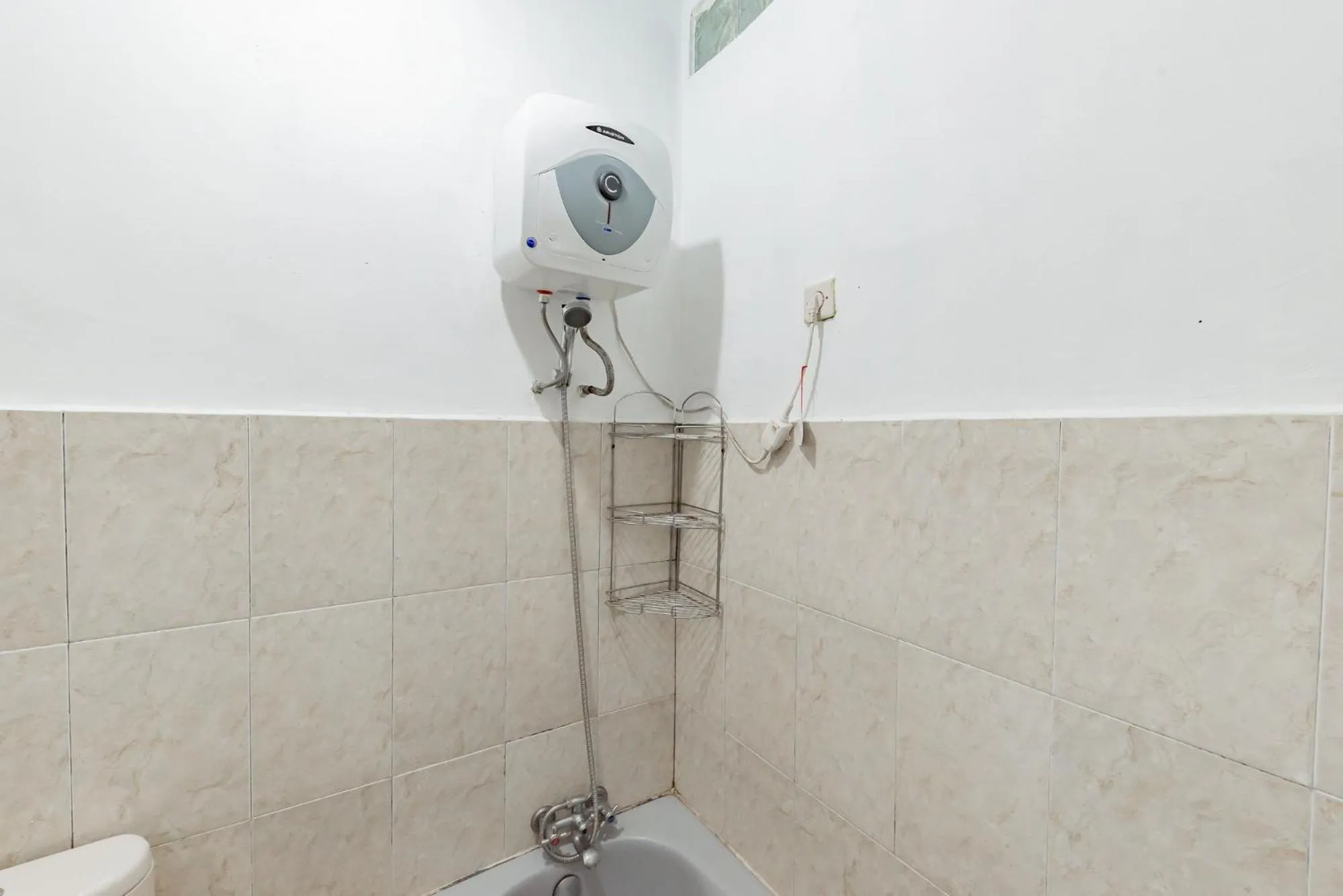Shower in Urbanview Hotel Syariah 99 Banjarbaru by RedDoorz