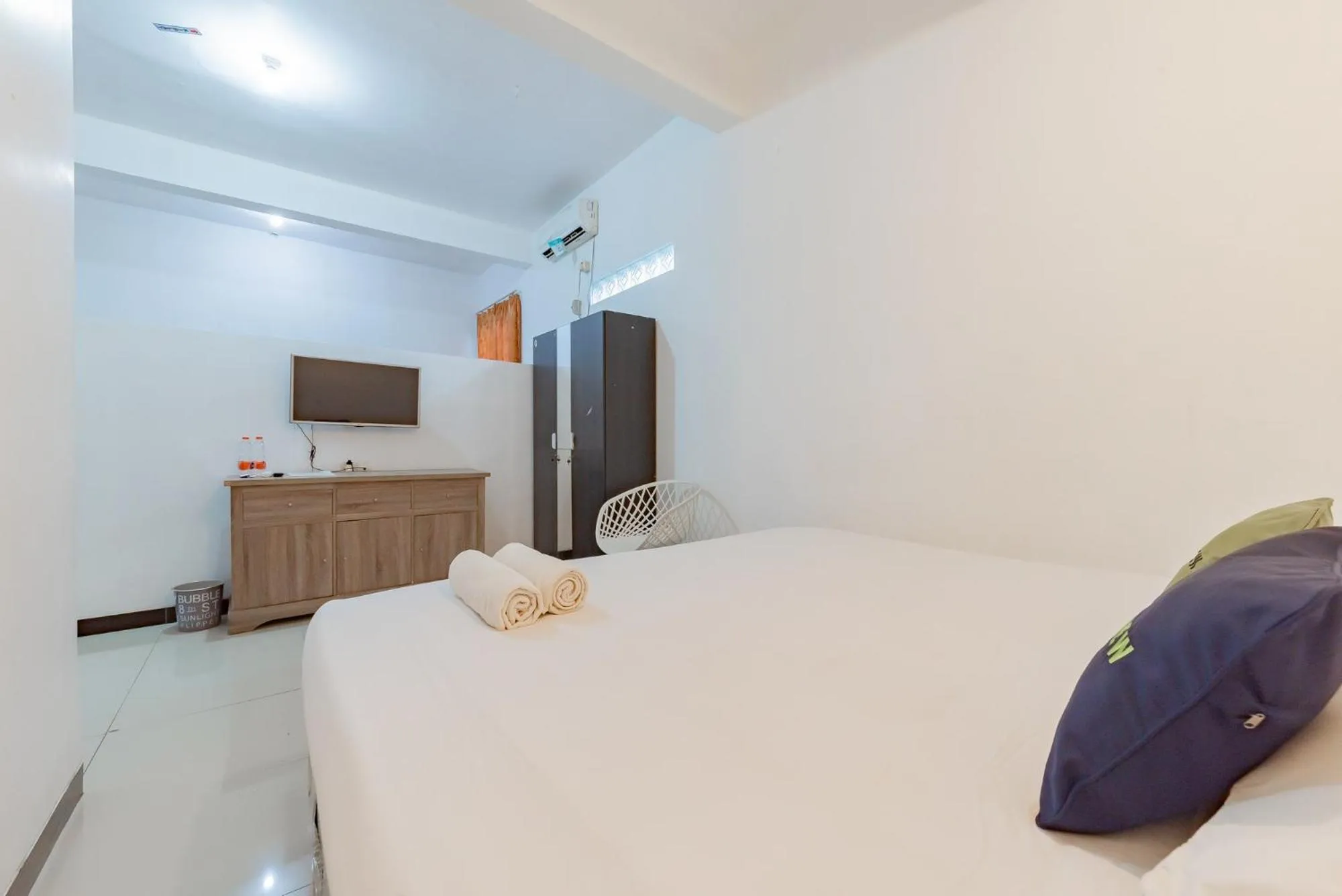 Bed in Urbanview Hotel Syariah 99 Banjarbaru by RedDoorz