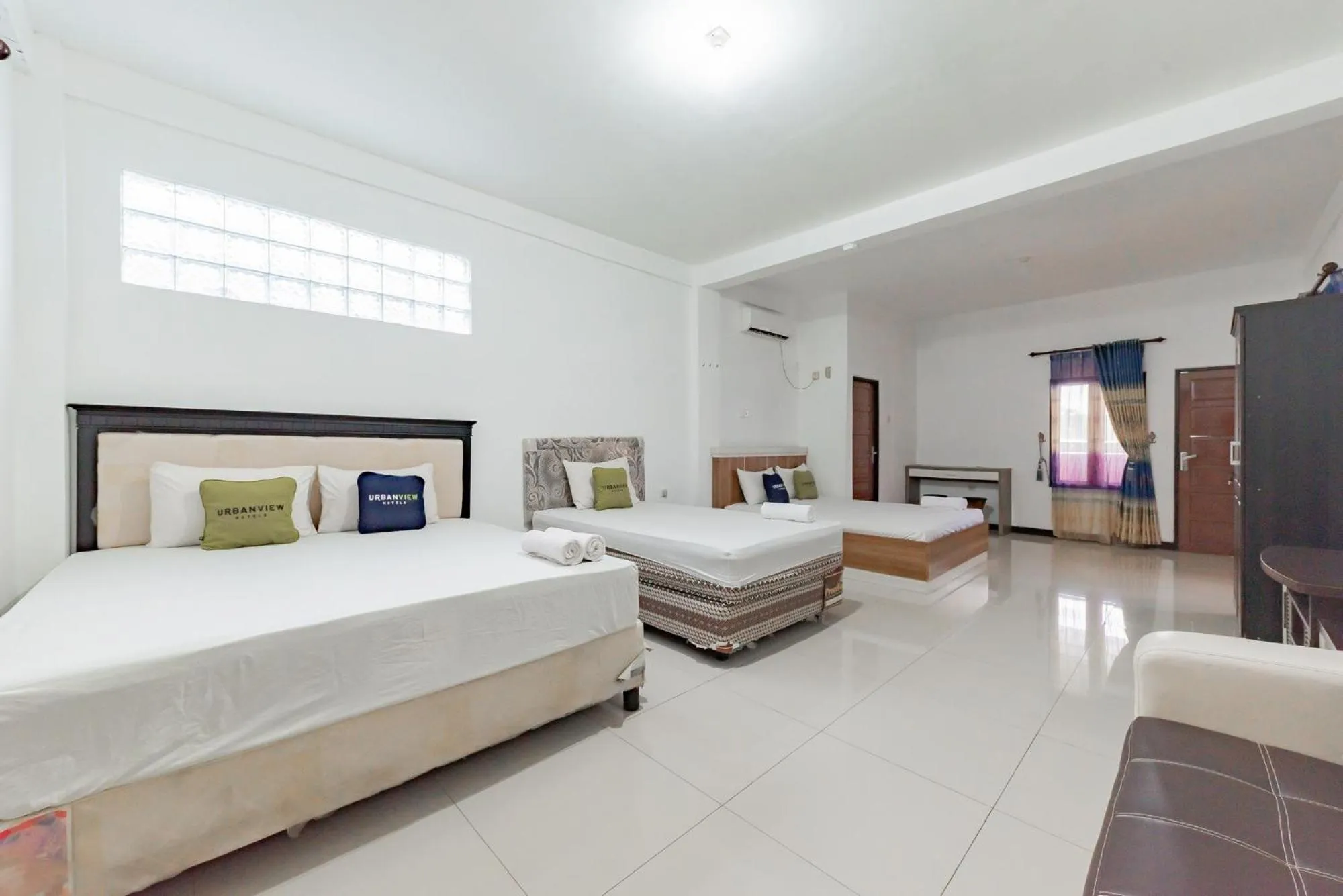 Bed in Urbanview Hotel Syariah 99 Banjarbaru by RedDoorz