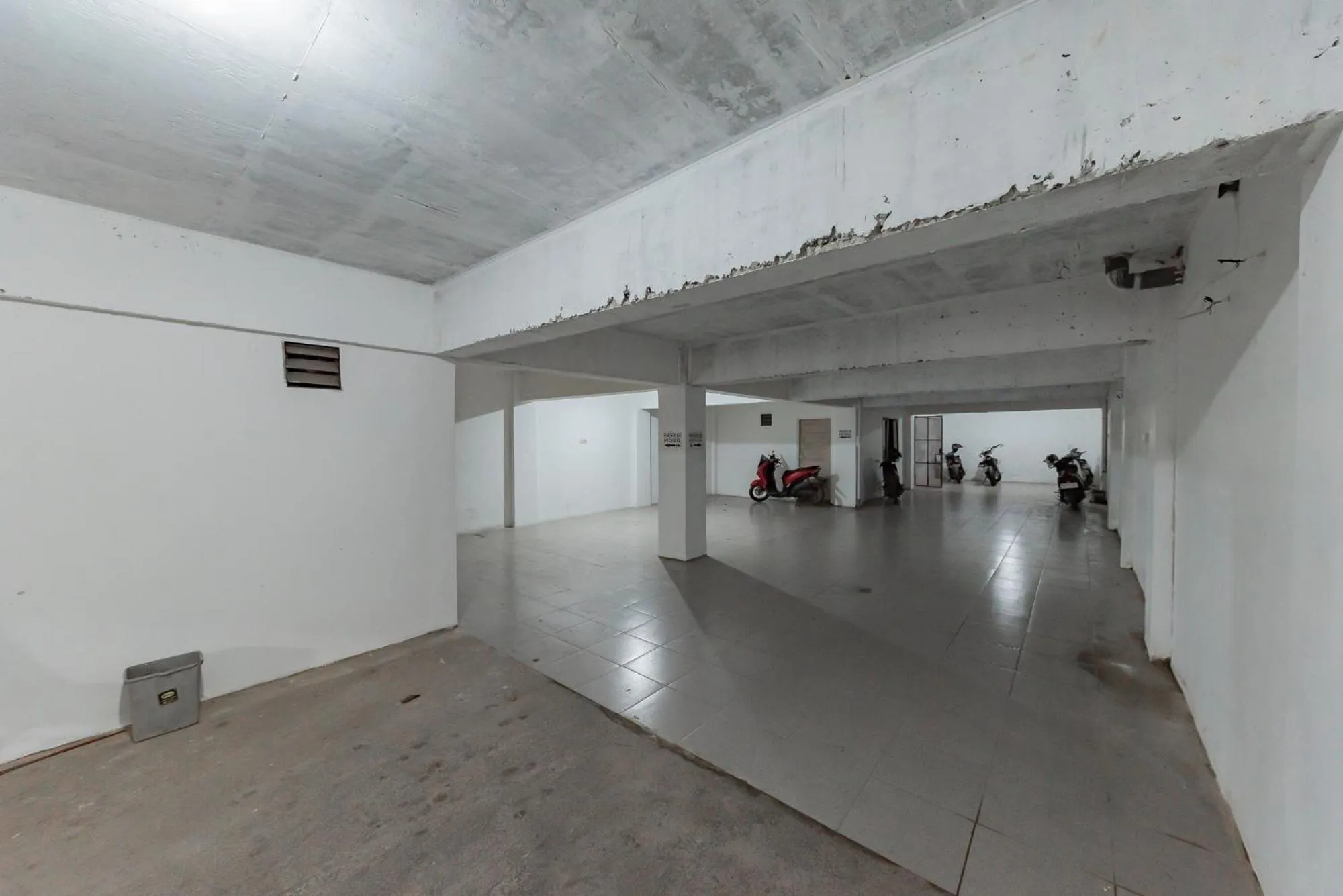 Parking in Urbanview Hotel Syariah 99 Banjarbaru by RedDoorz