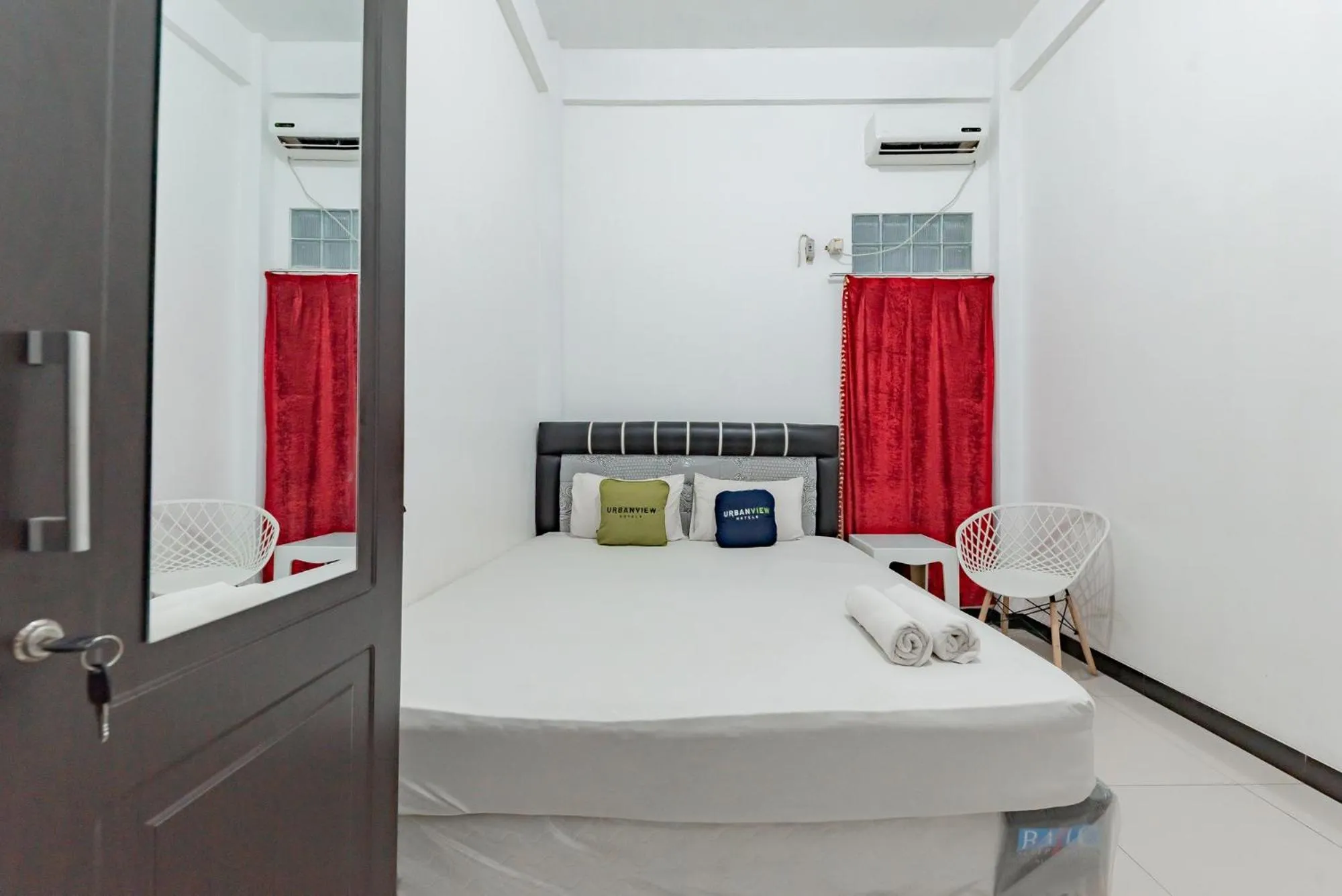 Bed in Urbanview Hotel Syariah 99 Banjarbaru by RedDoorz