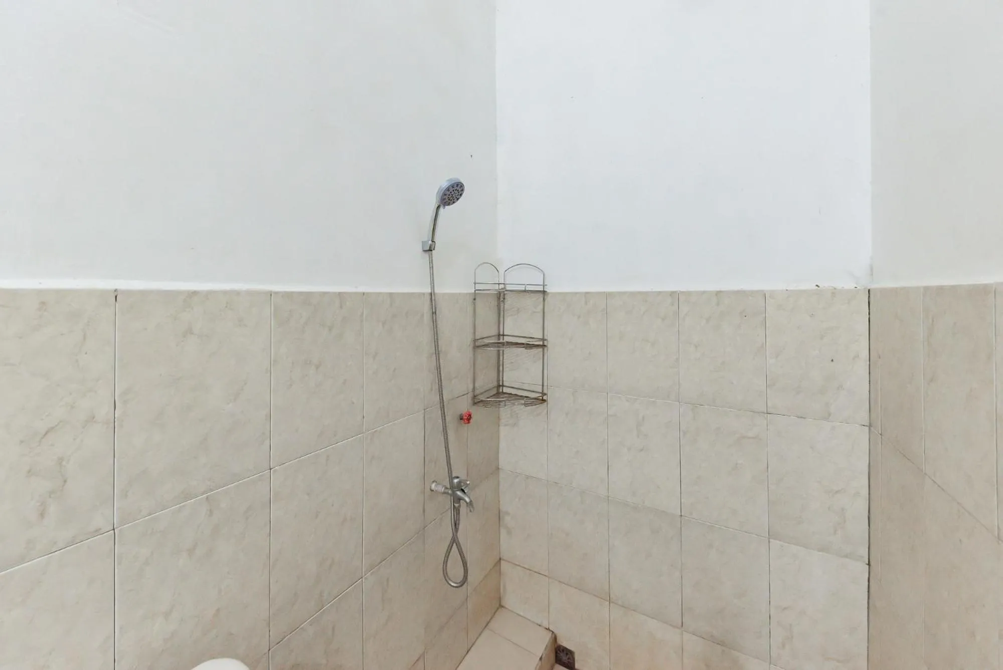 Shower in Urbanview Hotel Syariah 99 Banjarbaru by RedDoorz
