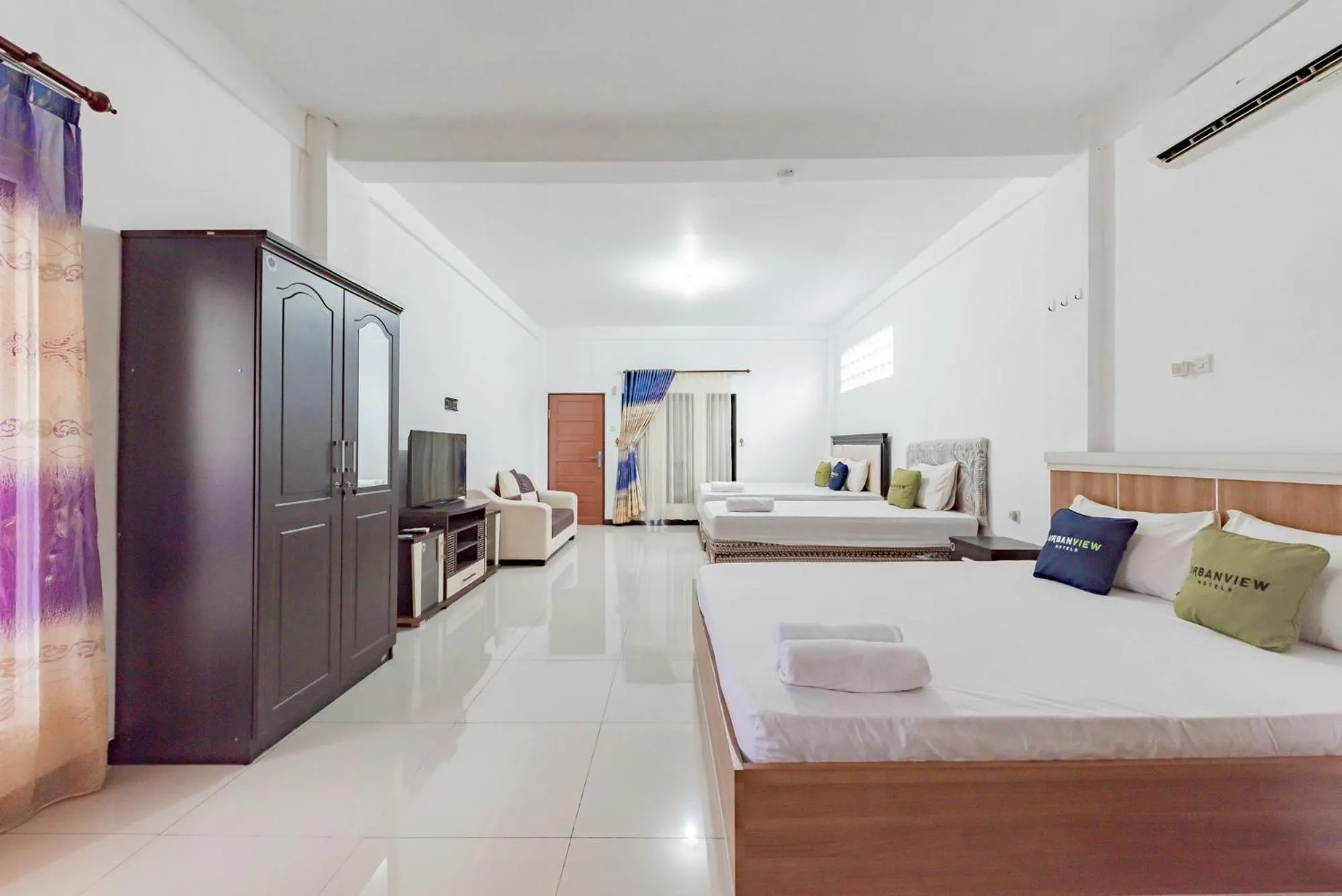 Bed in Urbanview Hotel Syariah 99 Banjarbaru by RedDoorz