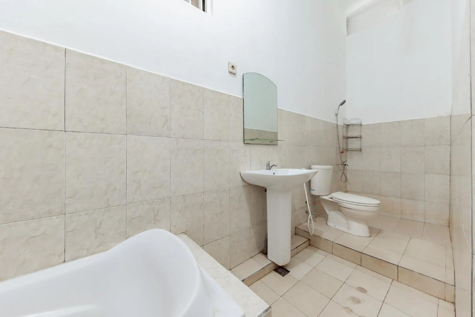 Toilet in Urbanview Hotel Syariah 99 Banjarbaru by RedDoorz
