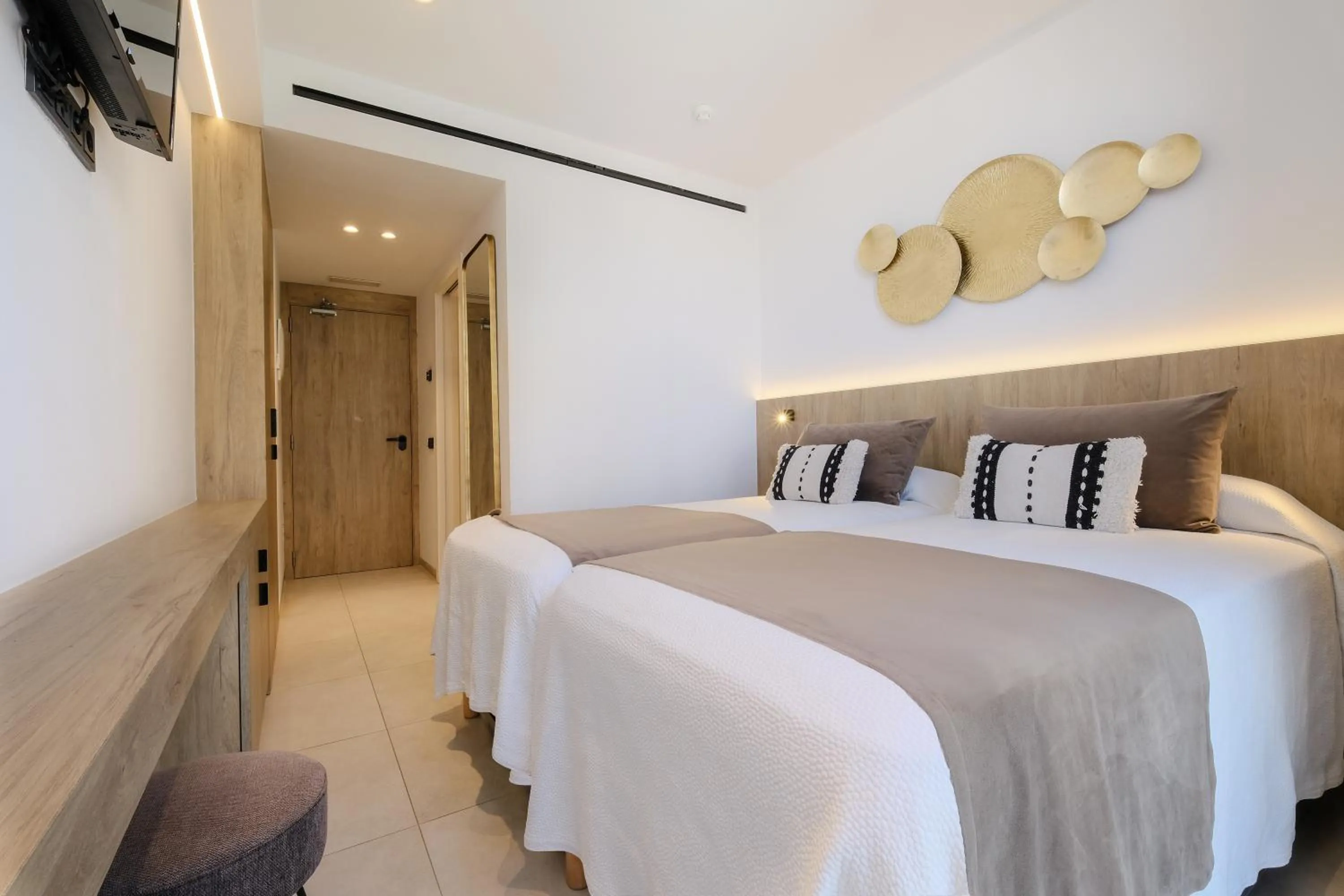 Photo of the whole room, Bed in azuLine Hotel M