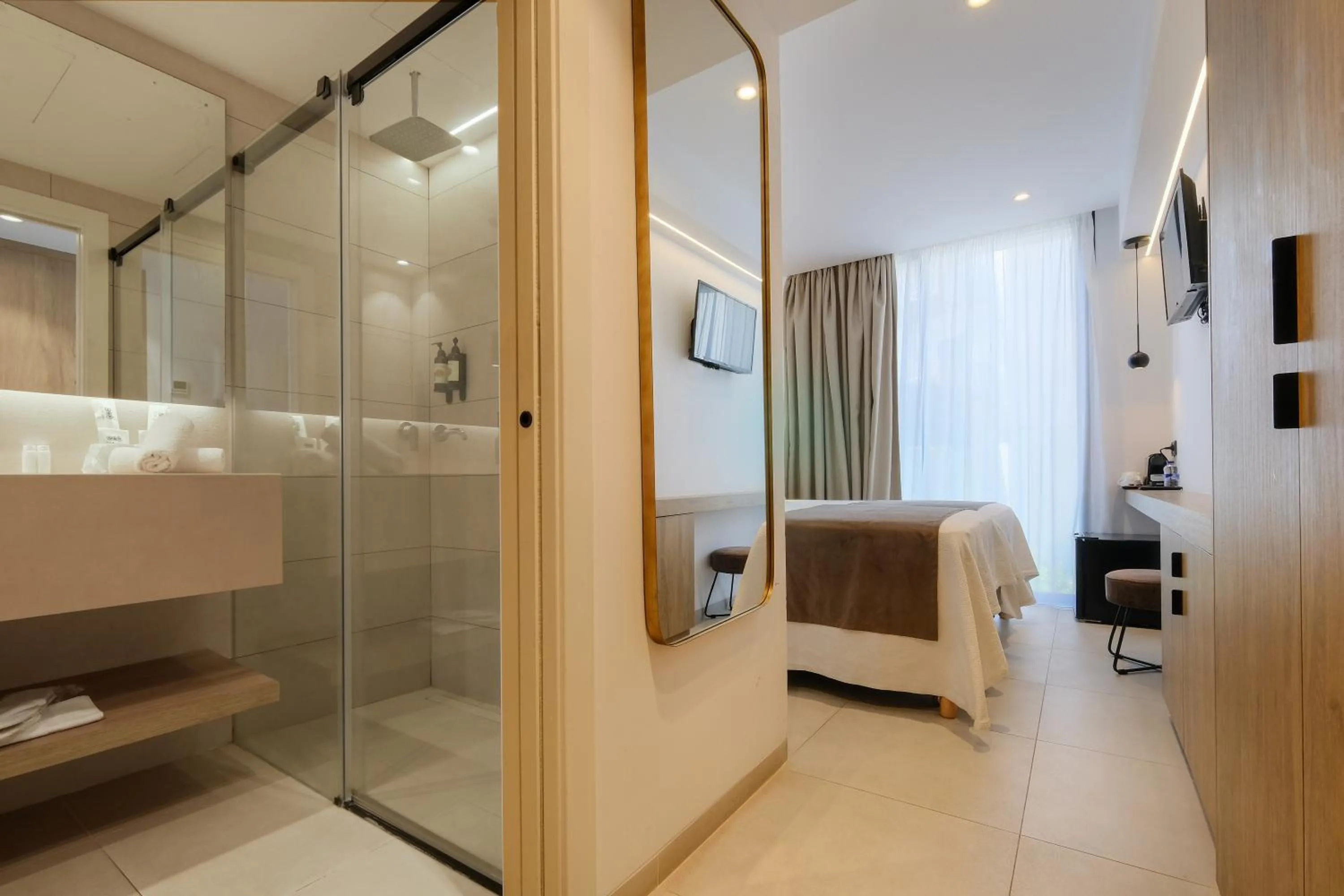 Photo of the whole room, Bed in azuLine Hotel M