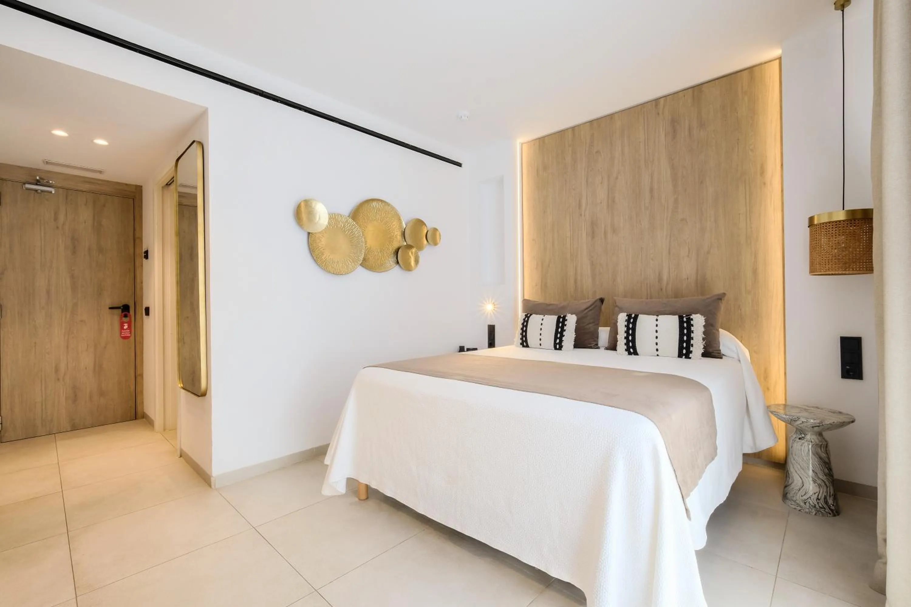 Photo of the whole room, Bed in azuLine Hotel M