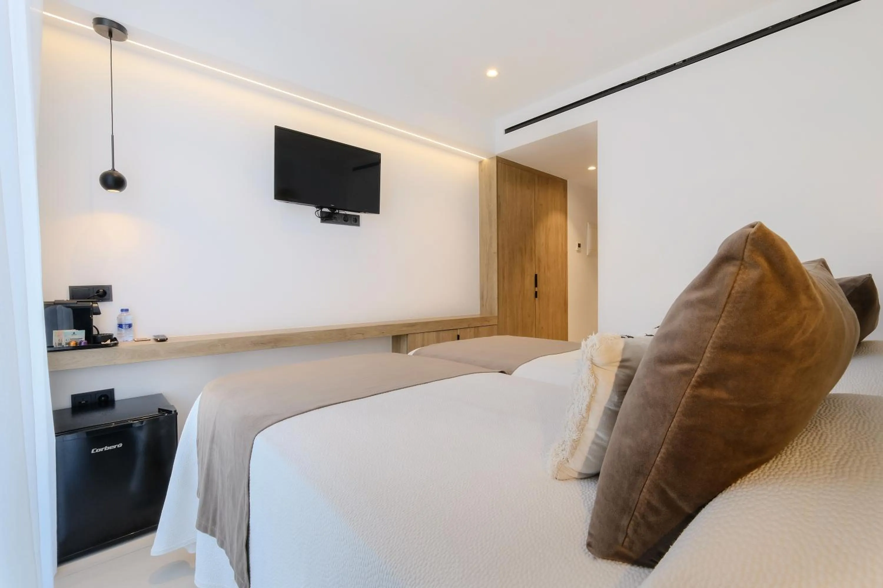 Photo of the whole room, Bed in azuLine Hotel M