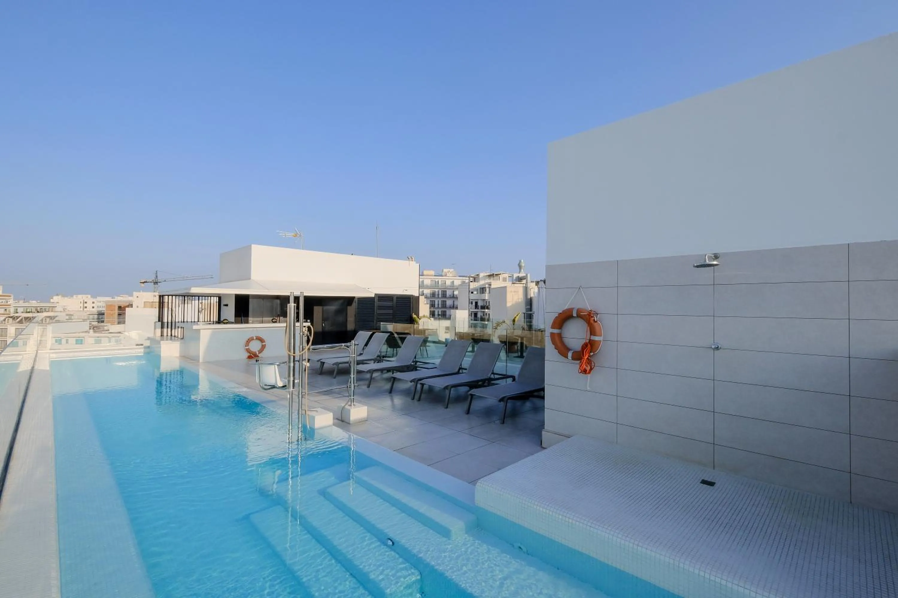 Swimming pool in azuLine Hotel M