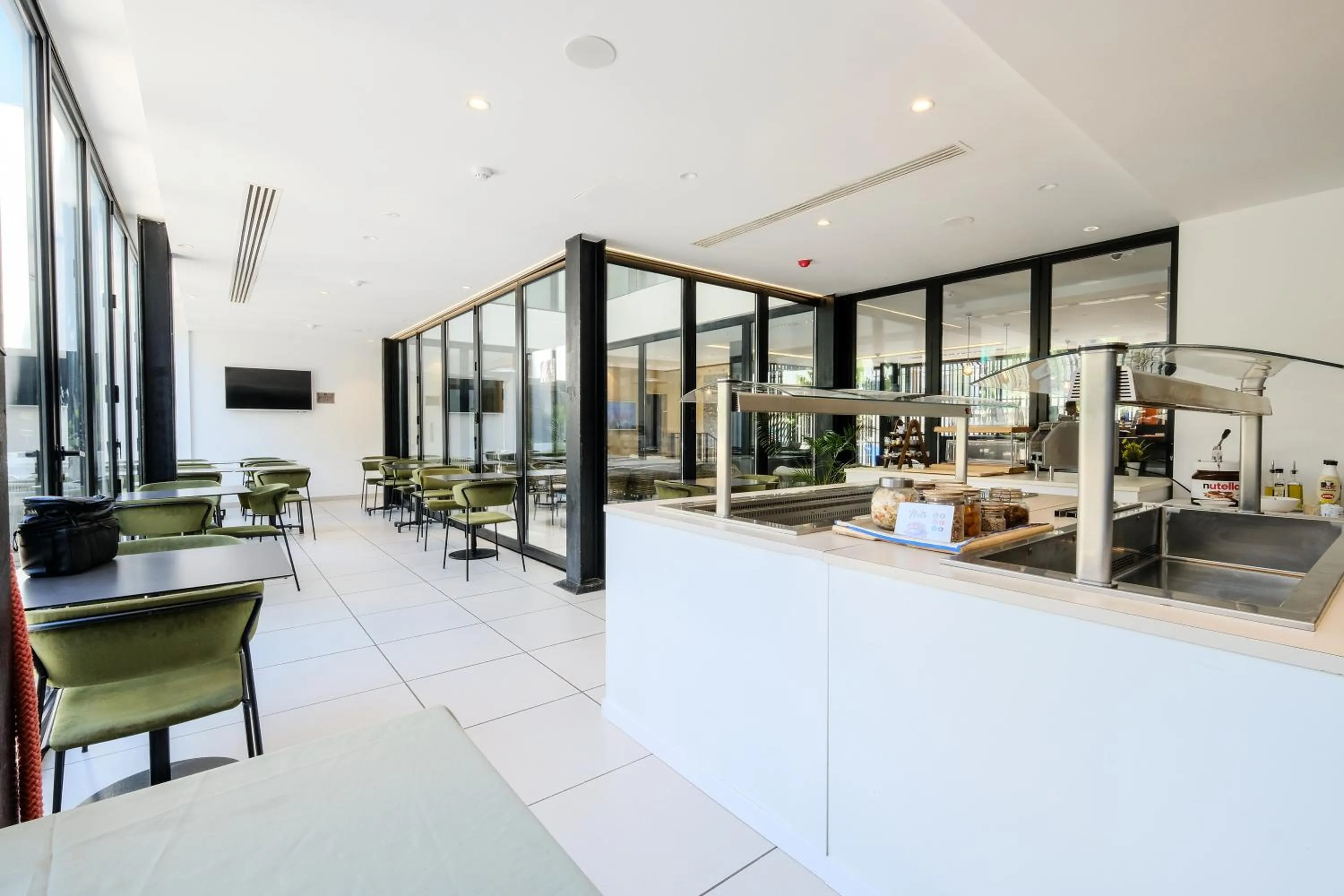 Restaurant/places to eat in azuLine Hotel M