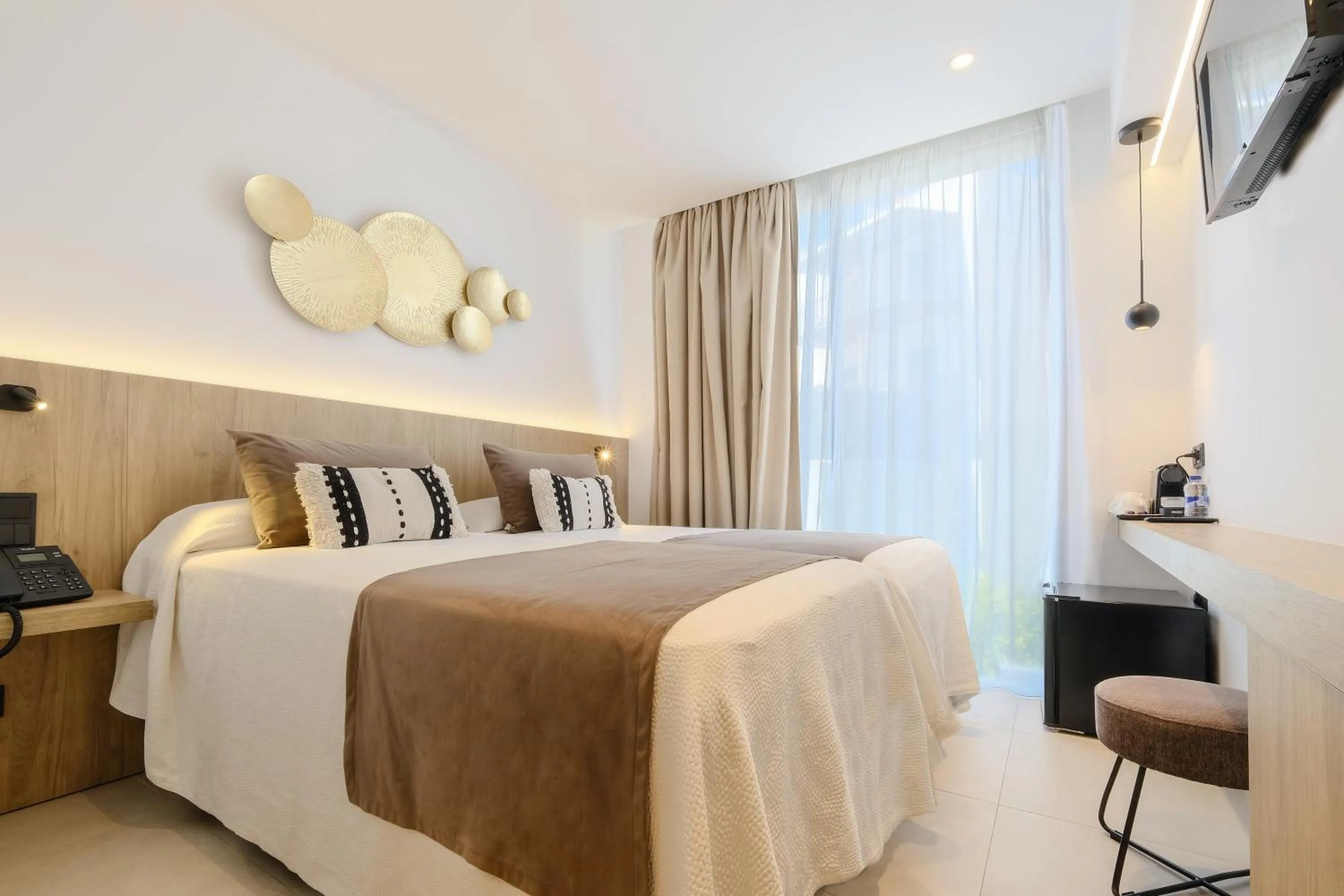 Photo of the whole room, Bed in azuLine Hotel M