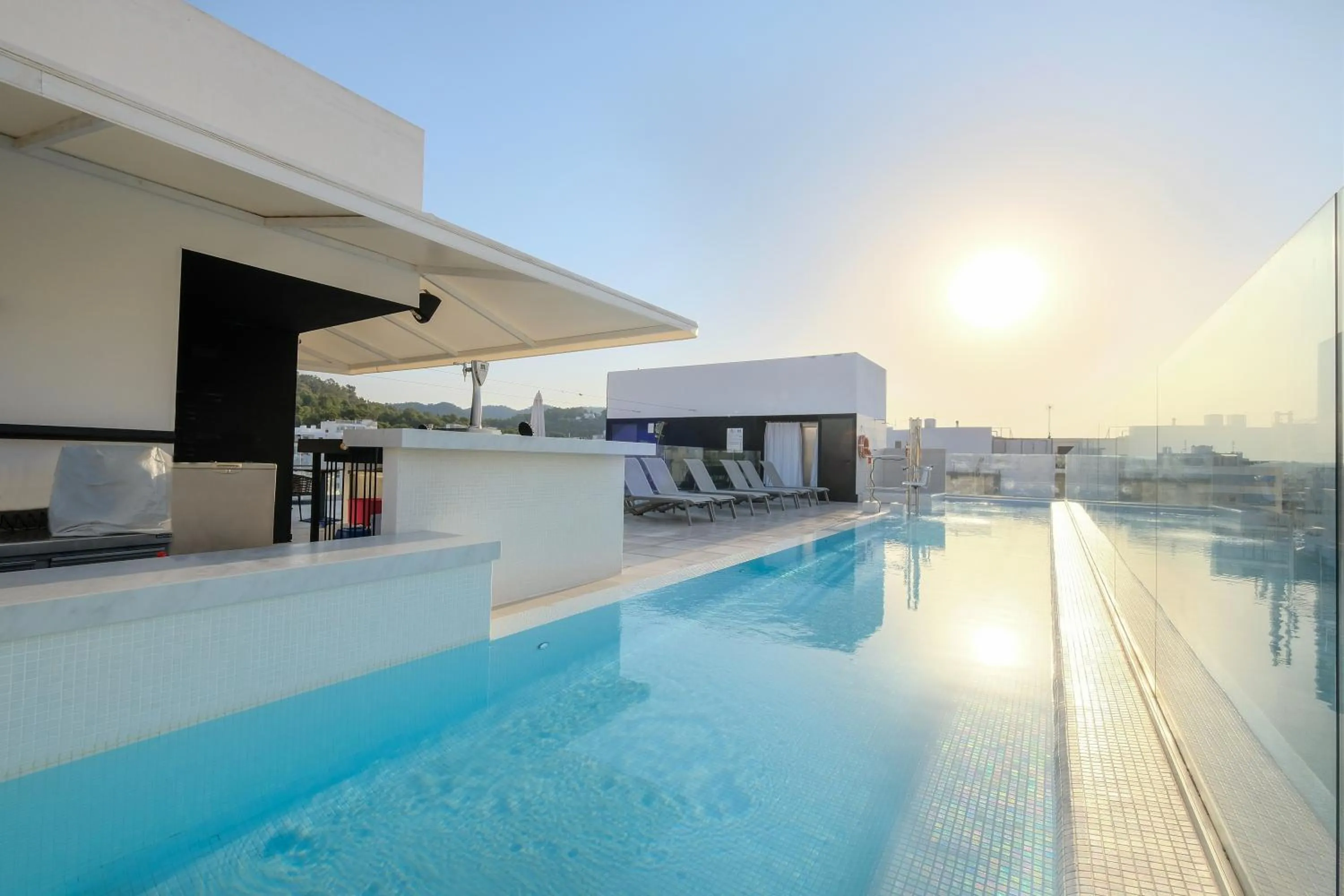 Swimming pool in azuLine Hotel M