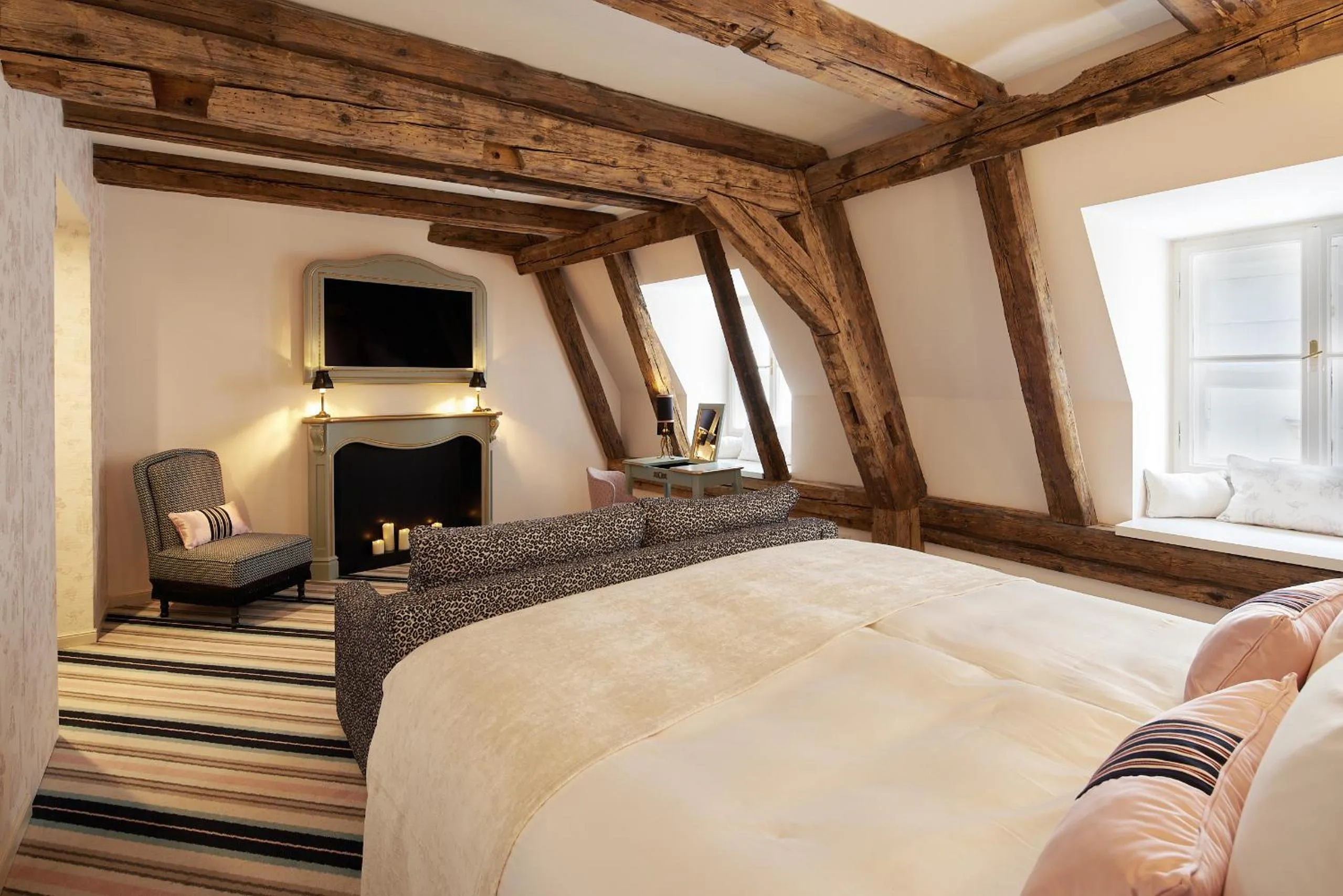 Bedroom, Bed in The Leo Grand