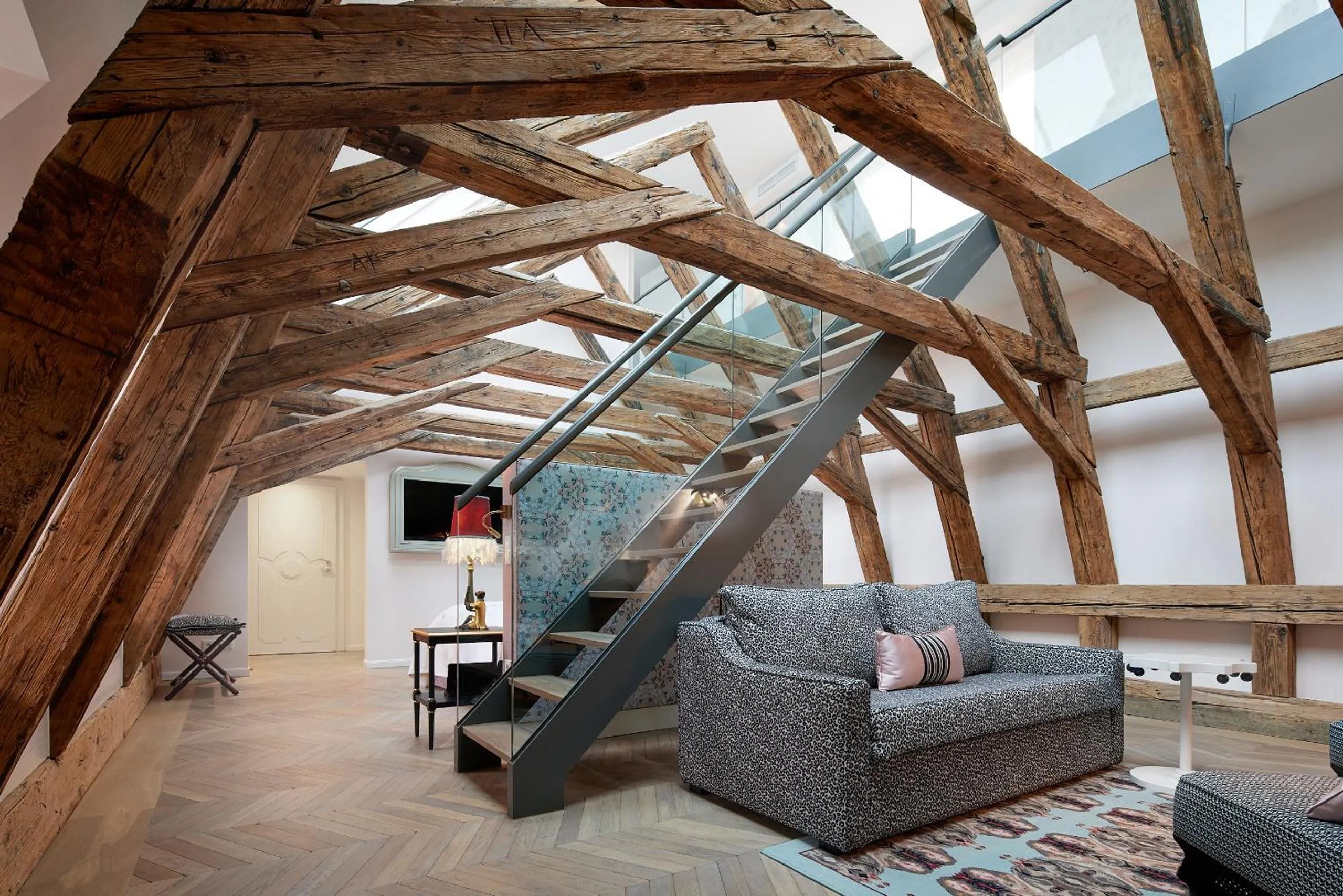 Photo of the whole room in The Leo Grand