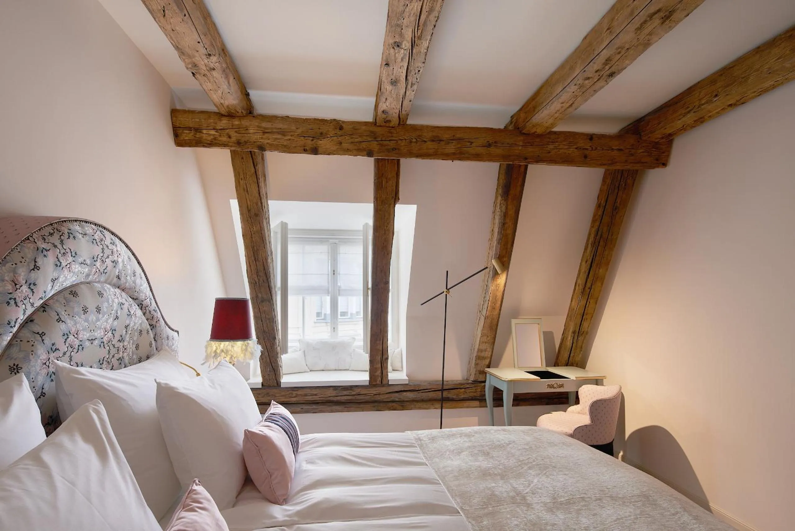 Bedroom, Bed in The Leo Grand