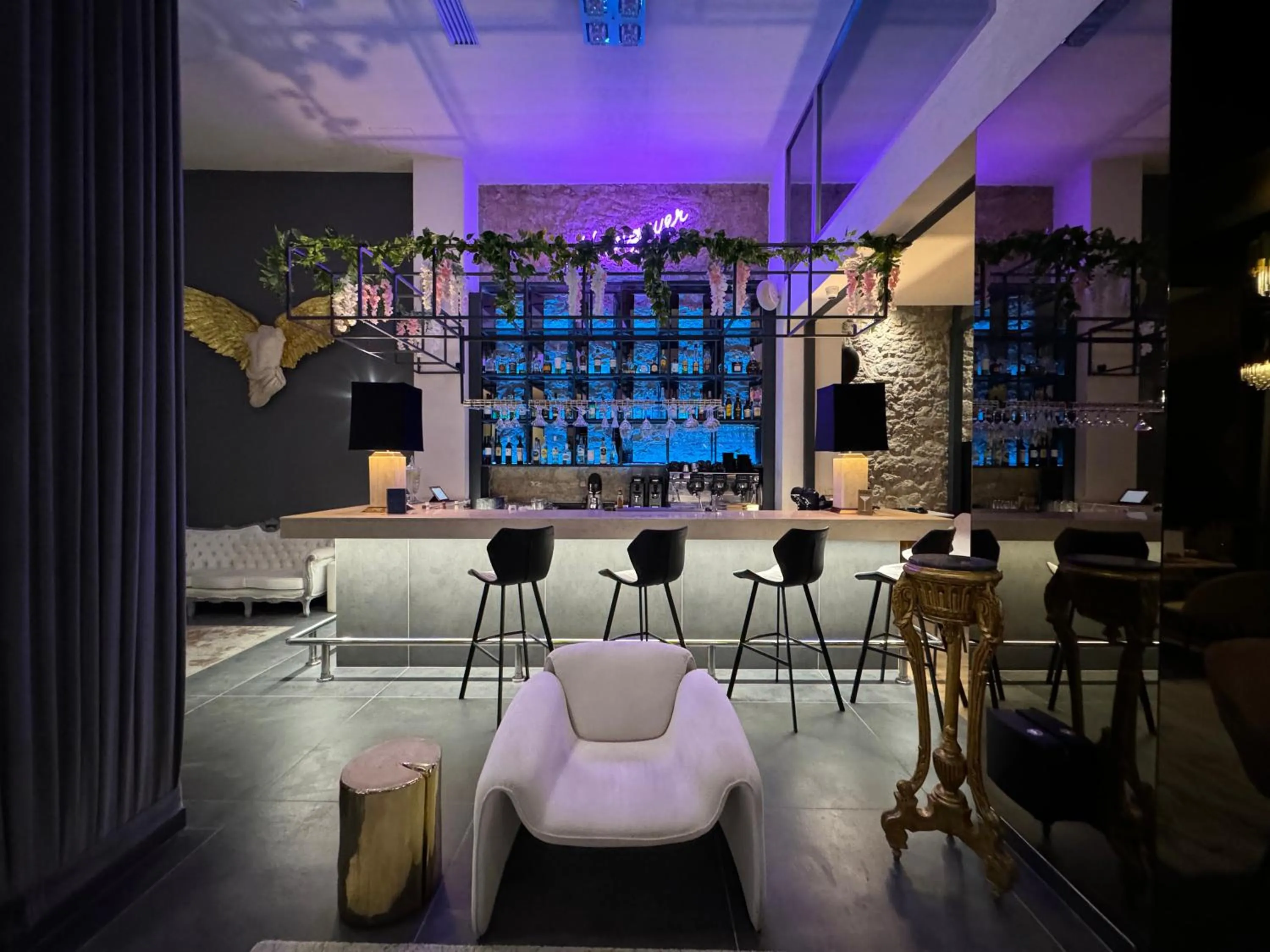 Lounge or bar in Athens The L7 Str - Luxury Boutique Collection Hotel