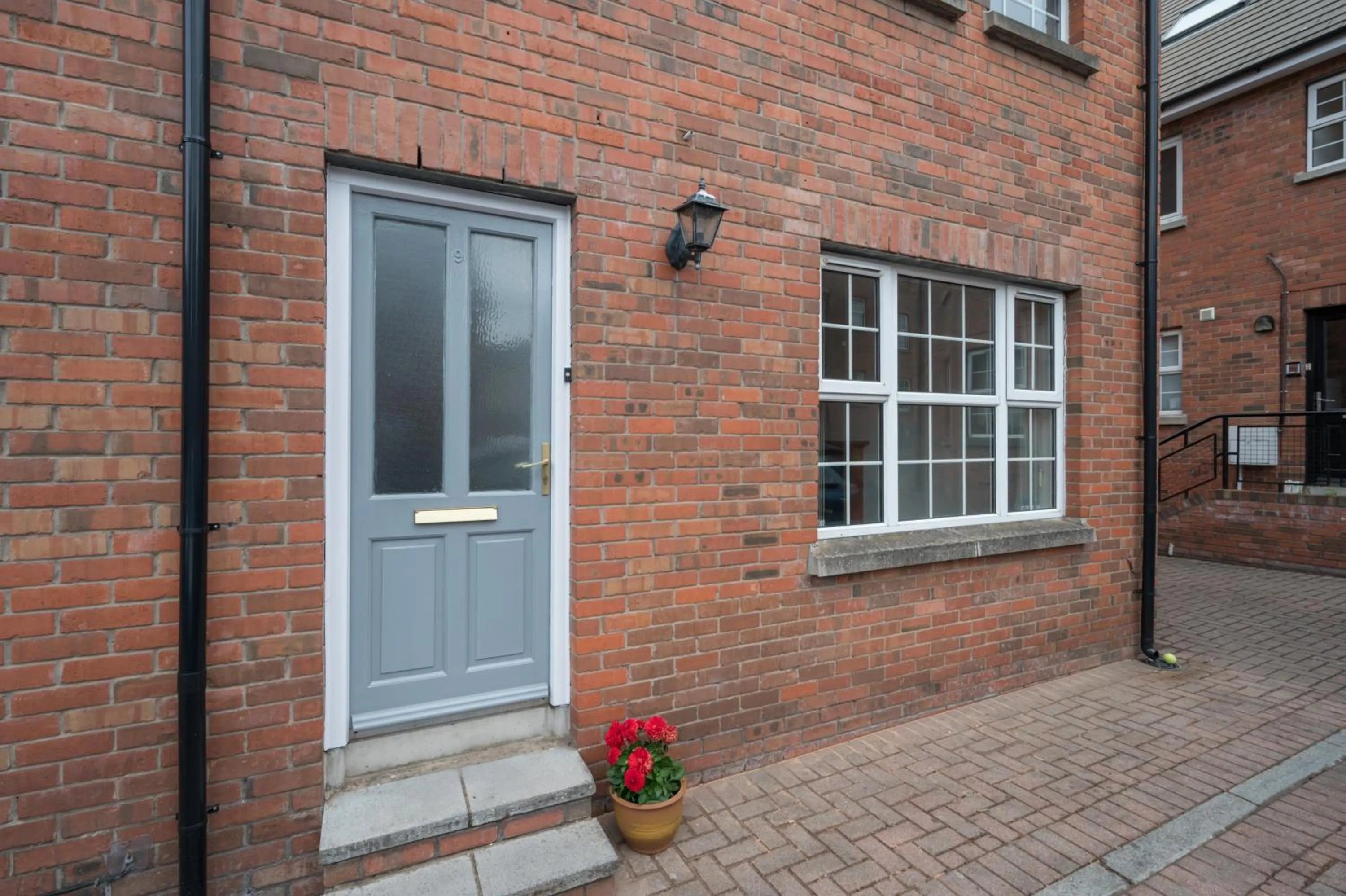 Property building in Central Belfast Apartments: Ashley Mews