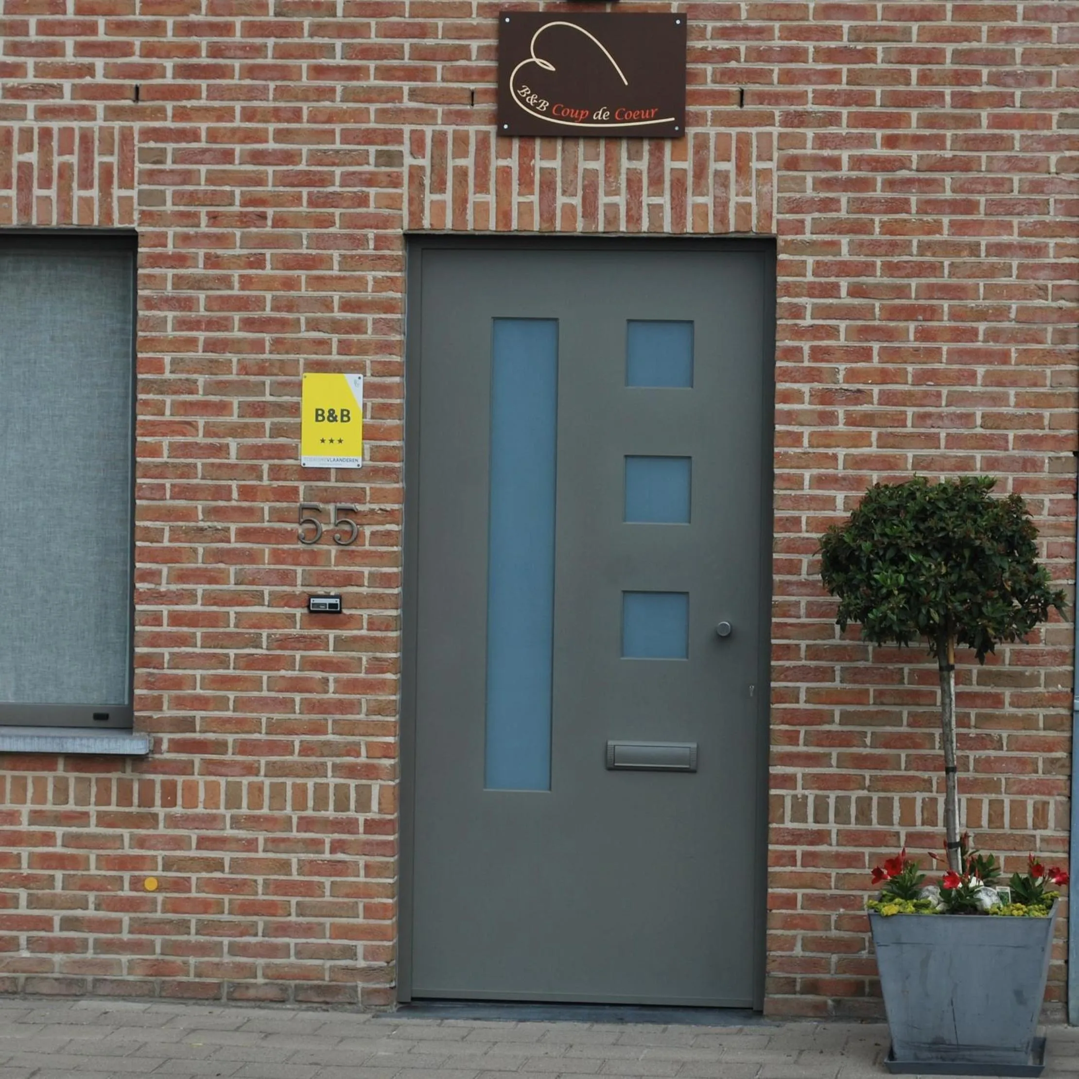 Facade/entrance in B&B Coup de Coeur